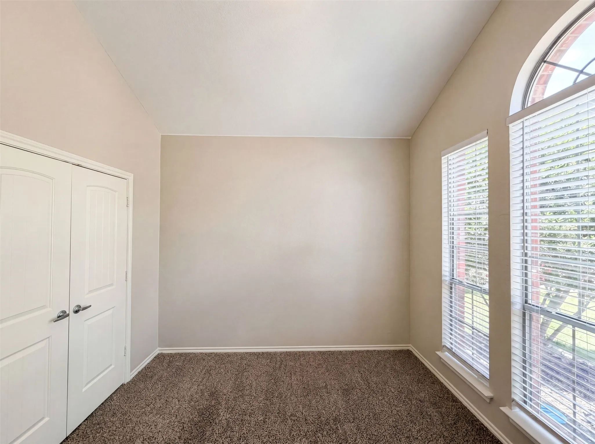 Single Family Residence For Sale in Tarrant County , 1205 Kachina Lane, Fort Worth, Texas 76052, 4 Bedroom, 2 Bathroom, 2 Garage spaces, 1,869 Sqft, built in 2007, mls#21310057, Real Estate Agent in Fort Worth, Homes For Sale in Tarrant county, Homes For Sale in Fort Worth, Realtor in Fort Worth Texas, Real Estate Brokerage Independent Realty Texas, Luminita Cordes Realtor