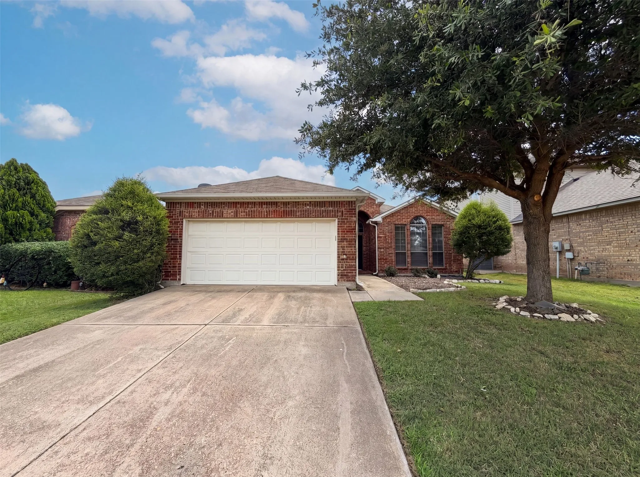 Single Family Residence For Sale in Tarrant County , 1205 Kachina Lane, Fort Worth, Texas 76052, 4 Bedroom, 2 Bathroom, 2 Garage spaces, 1,869 Sqft, built in 2007, mls#21310057, Real Estate Agent in Fort Worth, Homes For Sale in Tarrant county, Homes For Sale in Fort Worth, Realtor in Fort Worth Texas, Real Estate Brokerage Independent Realty Texas, Luminita Cordes Realtor