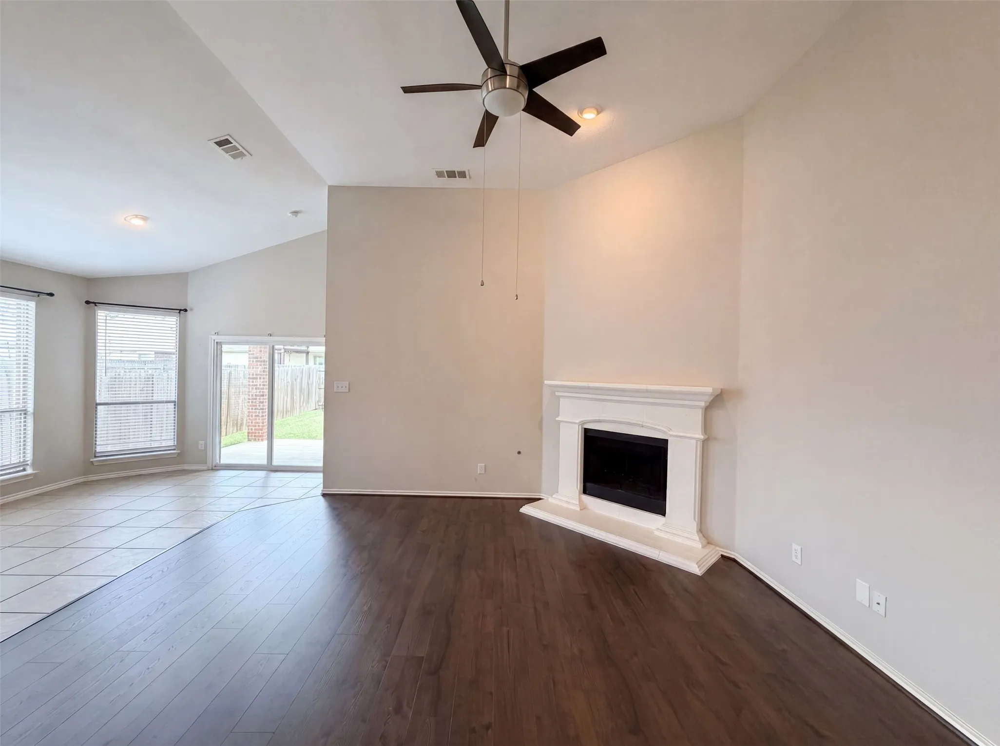 Single Family Residence For Sale in Tarrant County , 1205 Kachina Lane, Fort Worth, Texas 76052, 4 Bedroom, 2 Bathroom, 2 Garage spaces, 1,869 Sqft, built in 2007, mls#21310057, Real Estate Agent in Fort Worth, Homes For Sale in Tarrant county, Homes For Sale in Fort Worth, Realtor in Fort Worth Texas, Real Estate Brokerage Independent Realty Texas, Luminita Cordes Realtor