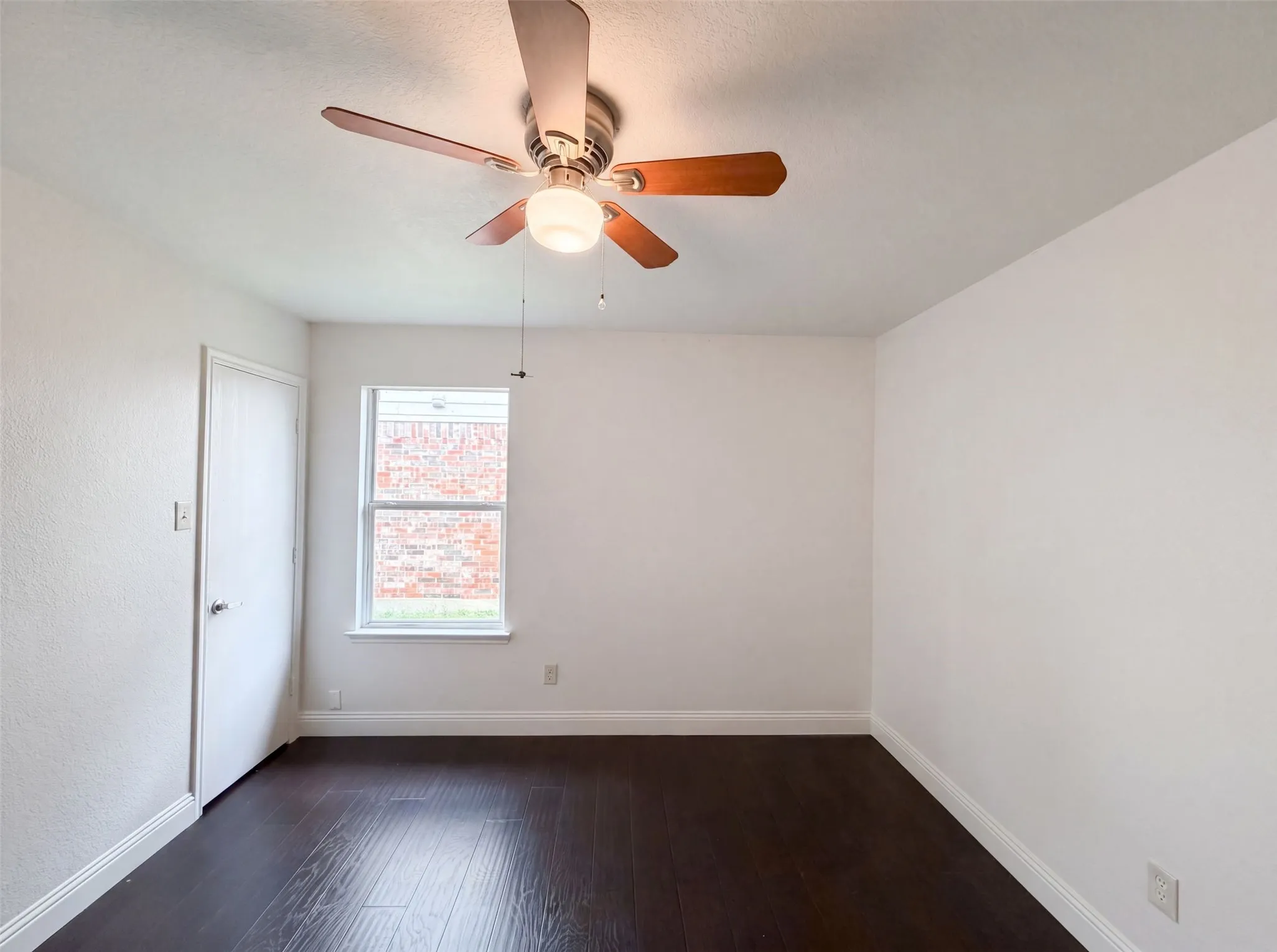 Single Family Residence For Sale in Tarrant County , 10428 Turning Leaf Trail, Fort Worth, Texas 76131, 3 Bedroom, 2 Bathroom, 2 Garage spaces, 1,534 Sqft, built in 2005, mls#21310069, Real Estate Agent in Fort Worth, Homes For Sale in Tarrant county, Homes For Sale in Fort Worth, Realtor in Fort Worth Texas, Real Estate Brokerage Independent Realty Texas, Luminita Cordes Realtor