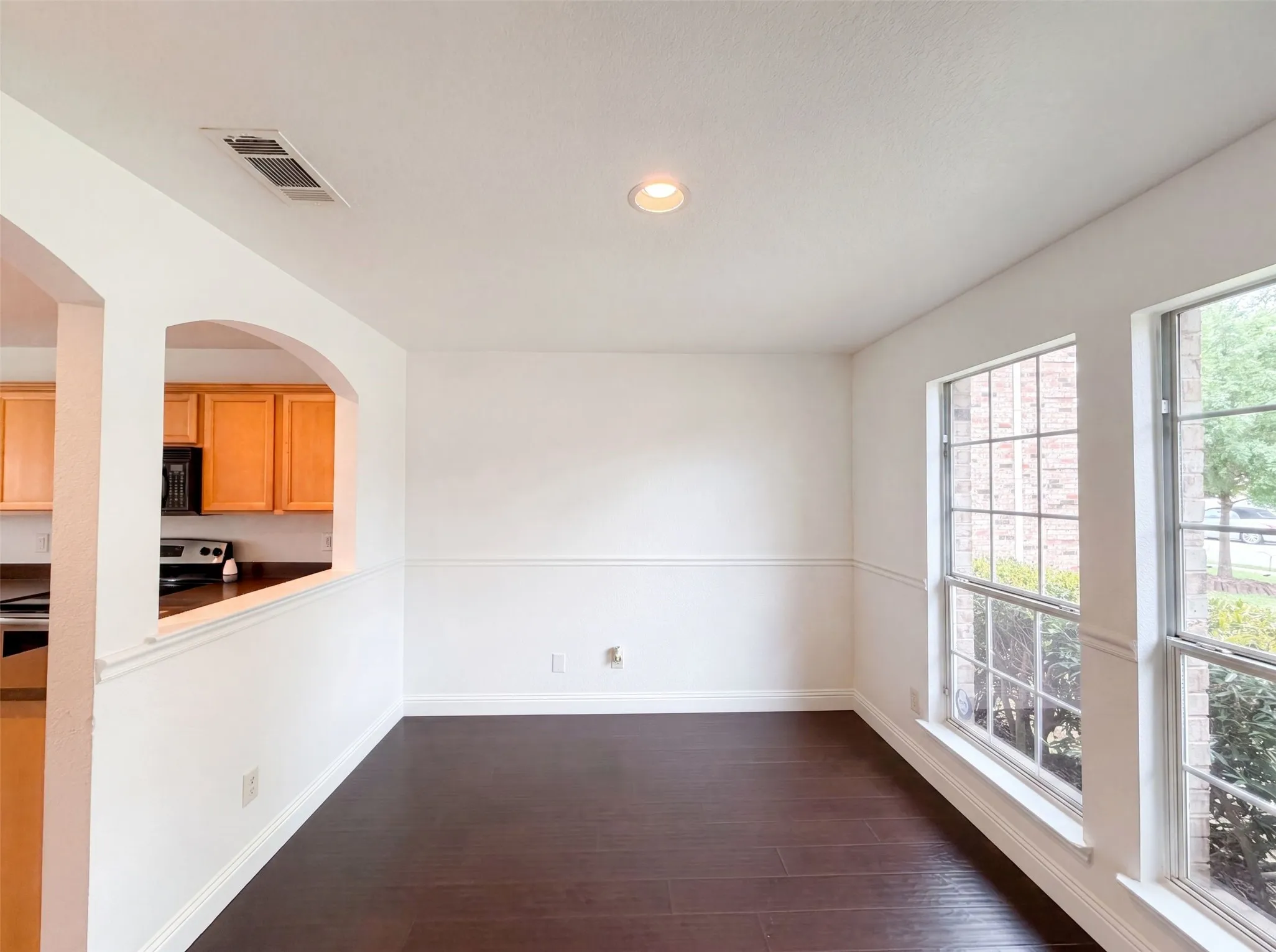 Single Family Residence For Sale in Tarrant County , 10428 Turning Leaf Trail, Fort Worth, Texas 76131, 3 Bedroom, 2 Bathroom, 2 Garage spaces, 1,534 Sqft, built in 2005, mls#21310069, Real Estate Agent in Fort Worth, Homes For Sale in Tarrant county, Homes For Sale in Fort Worth, Realtor in Fort Worth Texas, Real Estate Brokerage Independent Realty Texas, Luminita Cordes Realtor