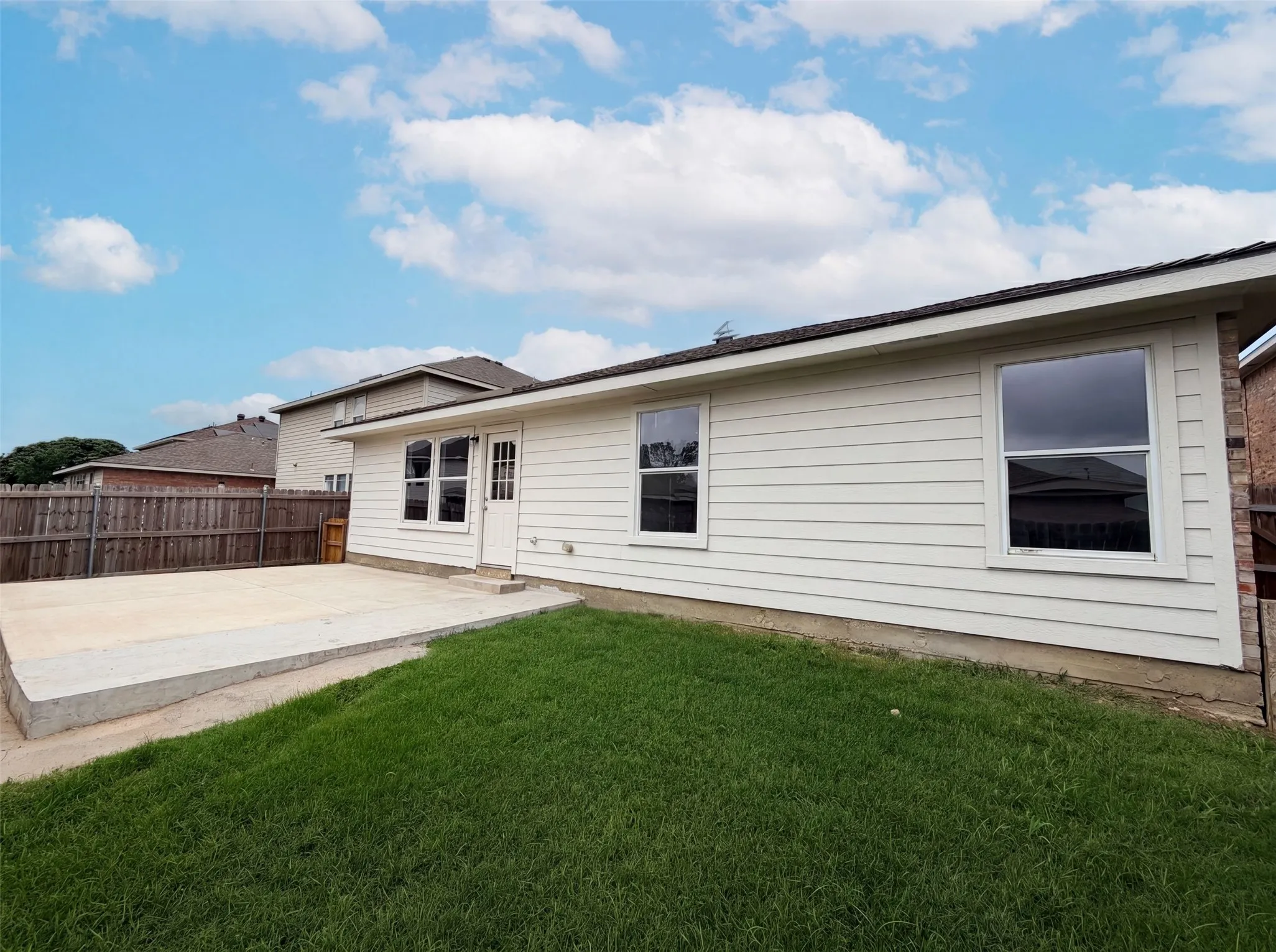 Single Family Residence For Sale in Tarrant County , 10428 Turning Leaf Trail, Fort Worth, Texas 76131, 3 Bedroom, 2 Bathroom, 2 Garage spaces, 1,534 Sqft, built in 2005, mls#21310069, Real Estate Agent in Fort Worth, Homes For Sale in Tarrant county, Homes For Sale in Fort Worth, Realtor in Fort Worth Texas, Real Estate Brokerage Independent Realty Texas, Luminita Cordes Realtor