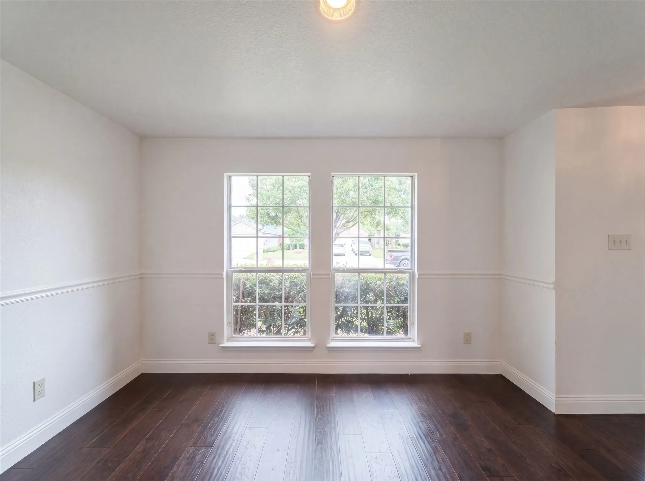 Single Family Residence For Sale in Tarrant County , 10428 Turning Leaf Trail, Fort Worth, Texas 76131, 3 Bedroom, 2 Bathroom, 2 Garage spaces, 1,534 Sqft, built in 2005, mls#21310069, Real Estate Agent in Fort Worth, Homes For Sale in Tarrant county, Homes For Sale in Fort Worth, Realtor in Fort Worth Texas, Real Estate Brokerage Independent Realty Texas, Luminita Cordes Realtor