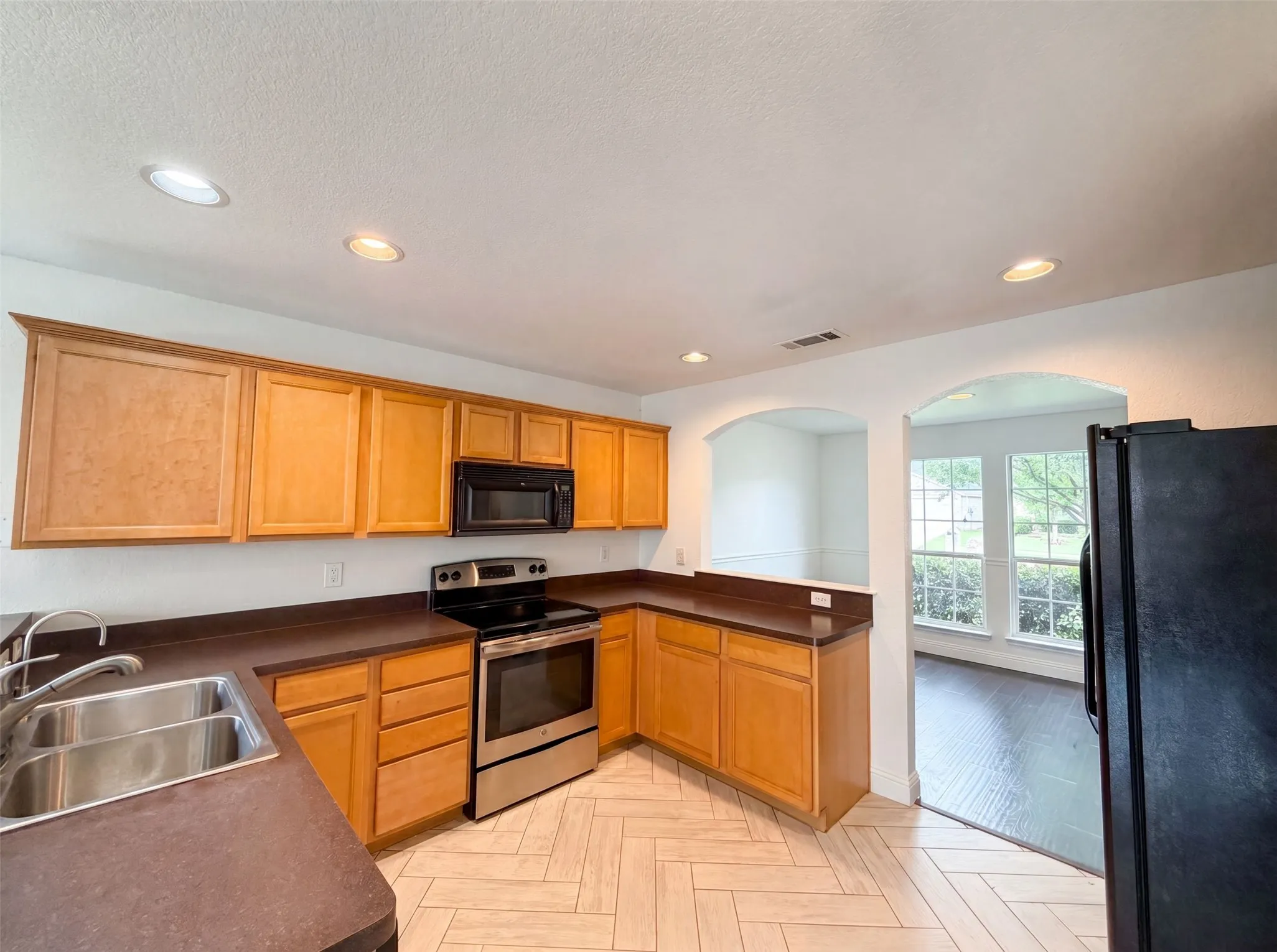 Single Family Residence For Sale in Tarrant County , 10428 Turning Leaf Trail, Fort Worth, Texas 76131, 3 Bedroom, 2 Bathroom, 2 Garage spaces, 1,534 Sqft, built in 2005, mls#21310069, Real Estate Agent in Fort Worth, Homes For Sale in Tarrant county, Homes For Sale in Fort Worth, Realtor in Fort Worth Texas, Real Estate Brokerage Independent Realty Texas, Luminita Cordes Realtor