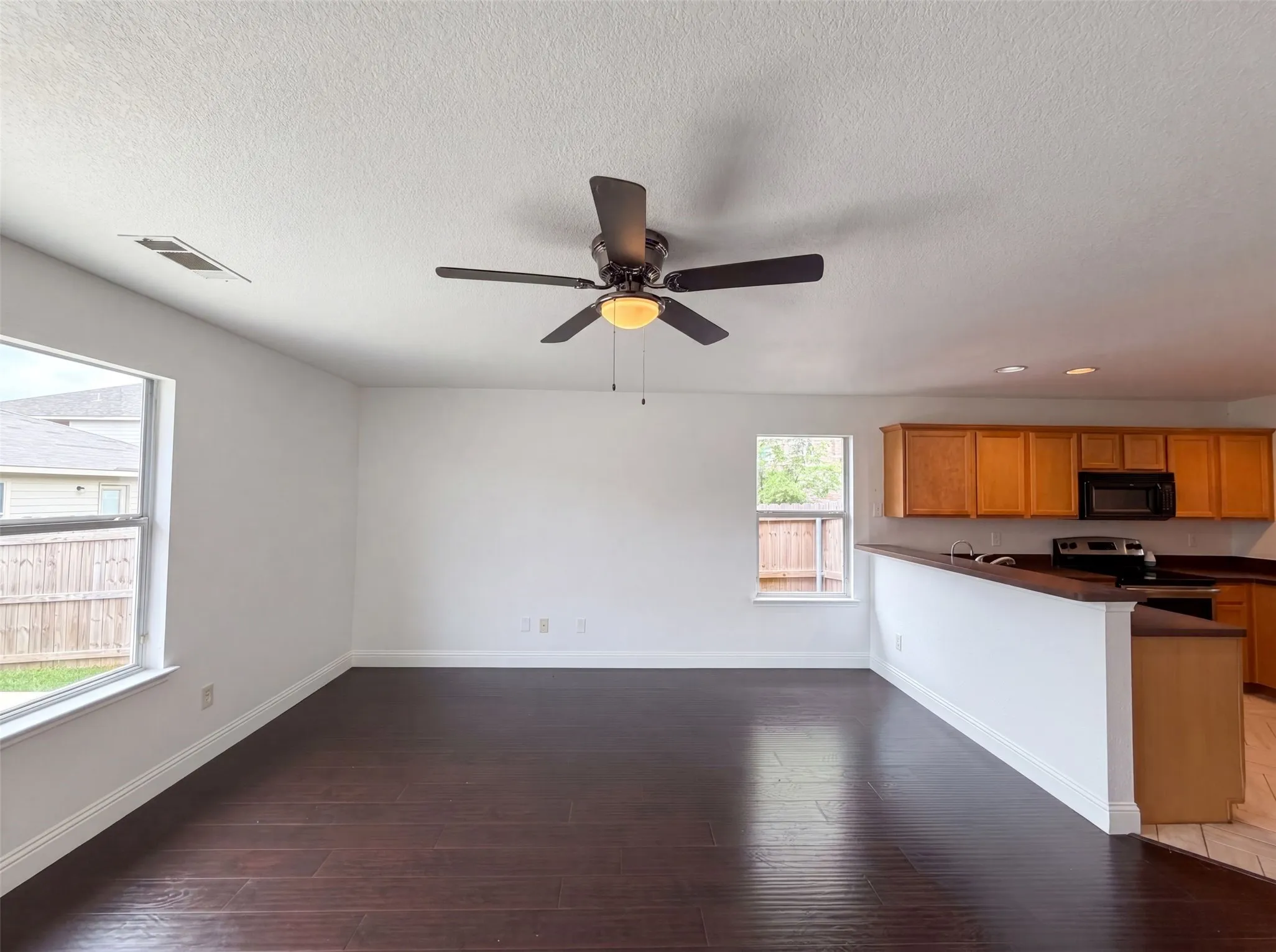 Single Family Residence For Sale in Tarrant County , 10428 Turning Leaf Trail, Fort Worth, Texas 76131, 3 Bedroom, 2 Bathroom, 2 Garage spaces, 1,534 Sqft, built in 2005, mls#21310069, Real Estate Agent in Fort Worth, Homes For Sale in Tarrant county, Homes For Sale in Fort Worth, Realtor in Fort Worth Texas, Real Estate Brokerage Independent Realty Texas, Luminita Cordes Realtor