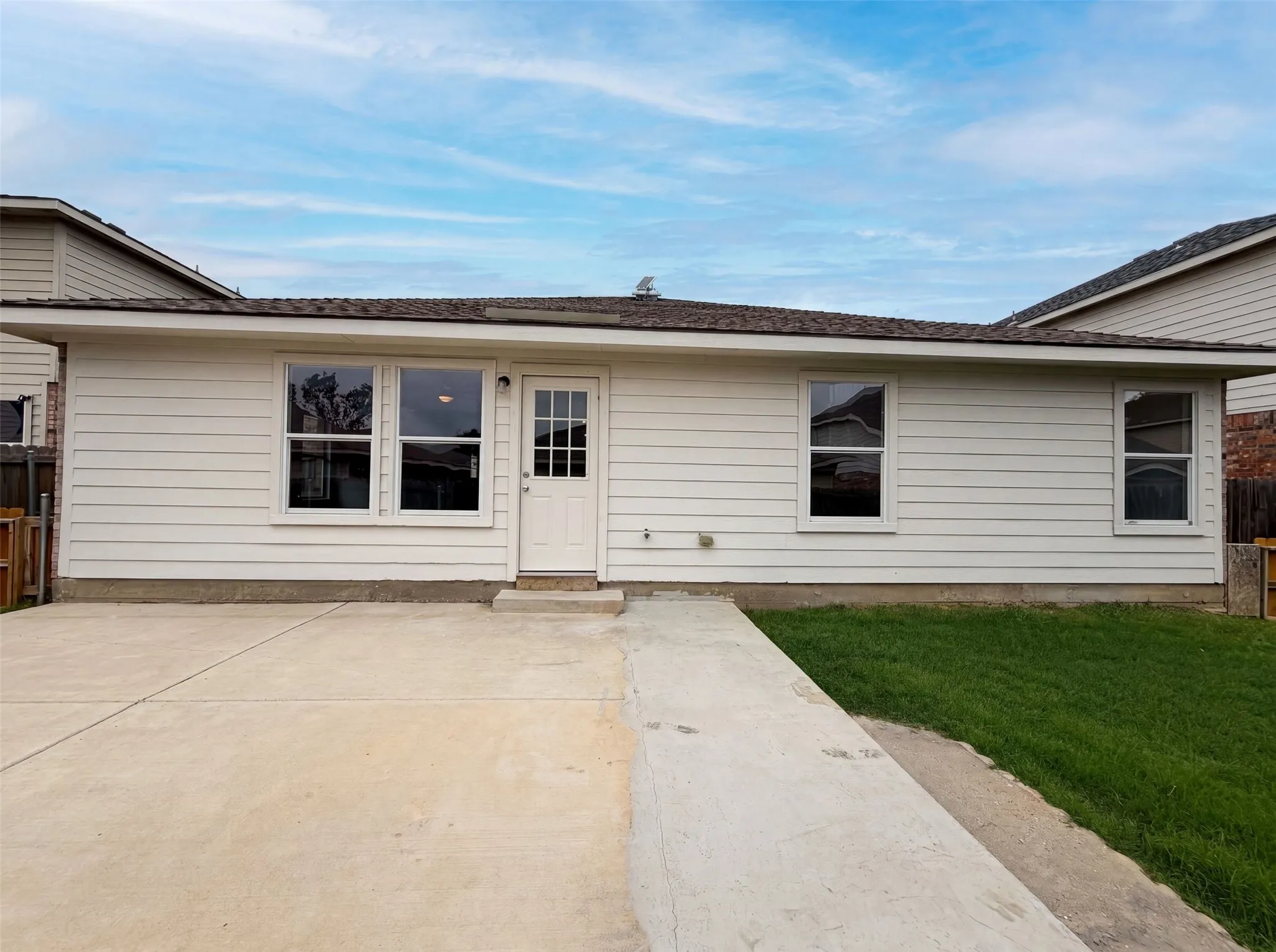 Single Family Residence For Sale in Tarrant County , 10428 Turning Leaf Trail, Fort Worth, Texas 76131, 3 Bedroom, 2 Bathroom, 2 Garage spaces, 1,534 Sqft, built in 2005, mls#21310069, Real Estate Agent in Fort Worth, Homes For Sale in Tarrant county, Homes For Sale in Fort Worth, Realtor in Fort Worth Texas, Real Estate Brokerage Independent Realty Texas, Luminita Cordes Realtor