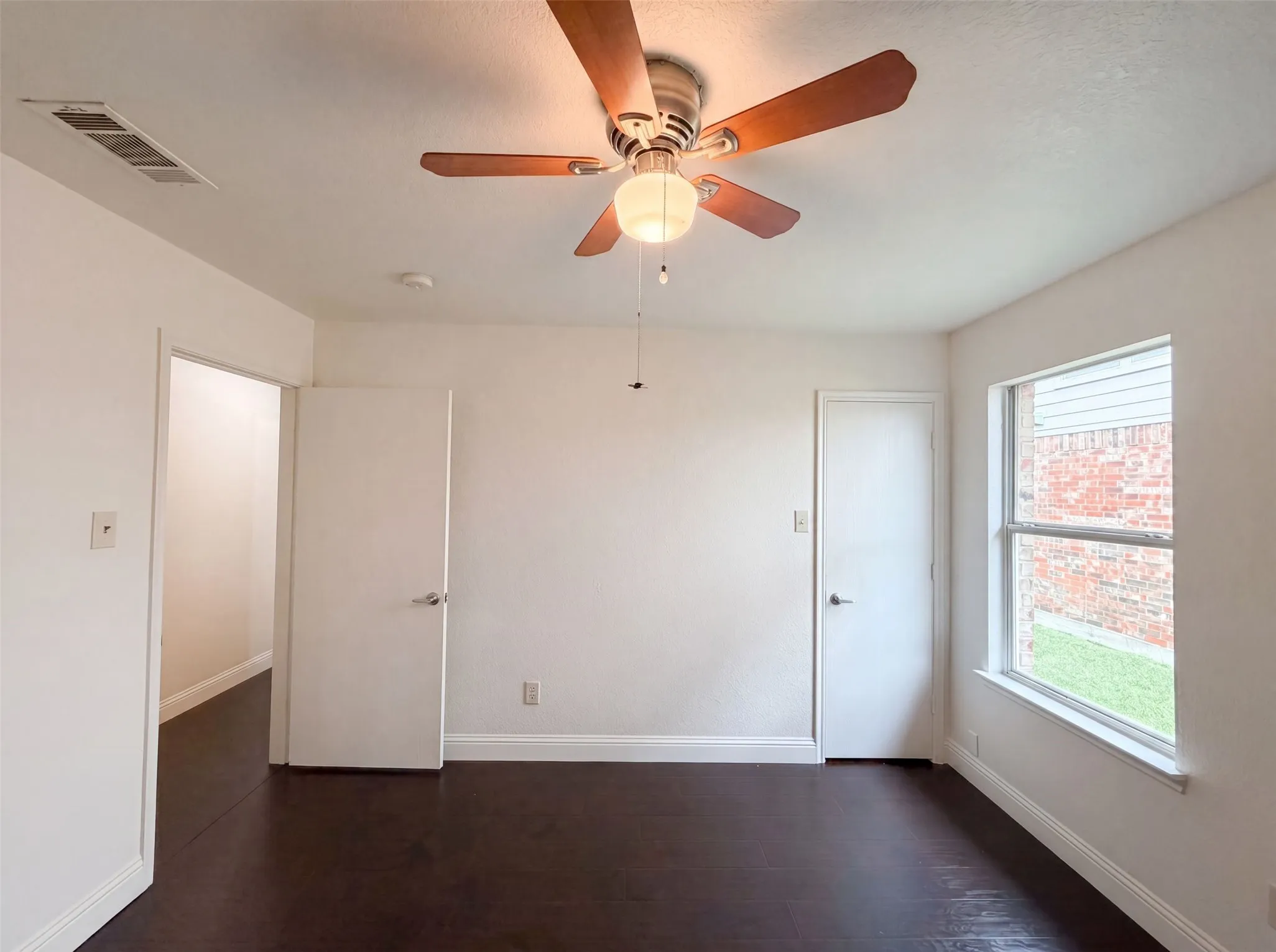 Single Family Residence For Sale in Tarrant County , 10428 Turning Leaf Trail, Fort Worth, Texas 76131, 3 Bedroom, 2 Bathroom, 2 Garage spaces, 1,534 Sqft, built in 2005, mls#21310069, Real Estate Agent in Fort Worth, Homes For Sale in Tarrant county, Homes For Sale in Fort Worth, Realtor in Fort Worth Texas, Real Estate Brokerage Independent Realty Texas, Luminita Cordes Realtor