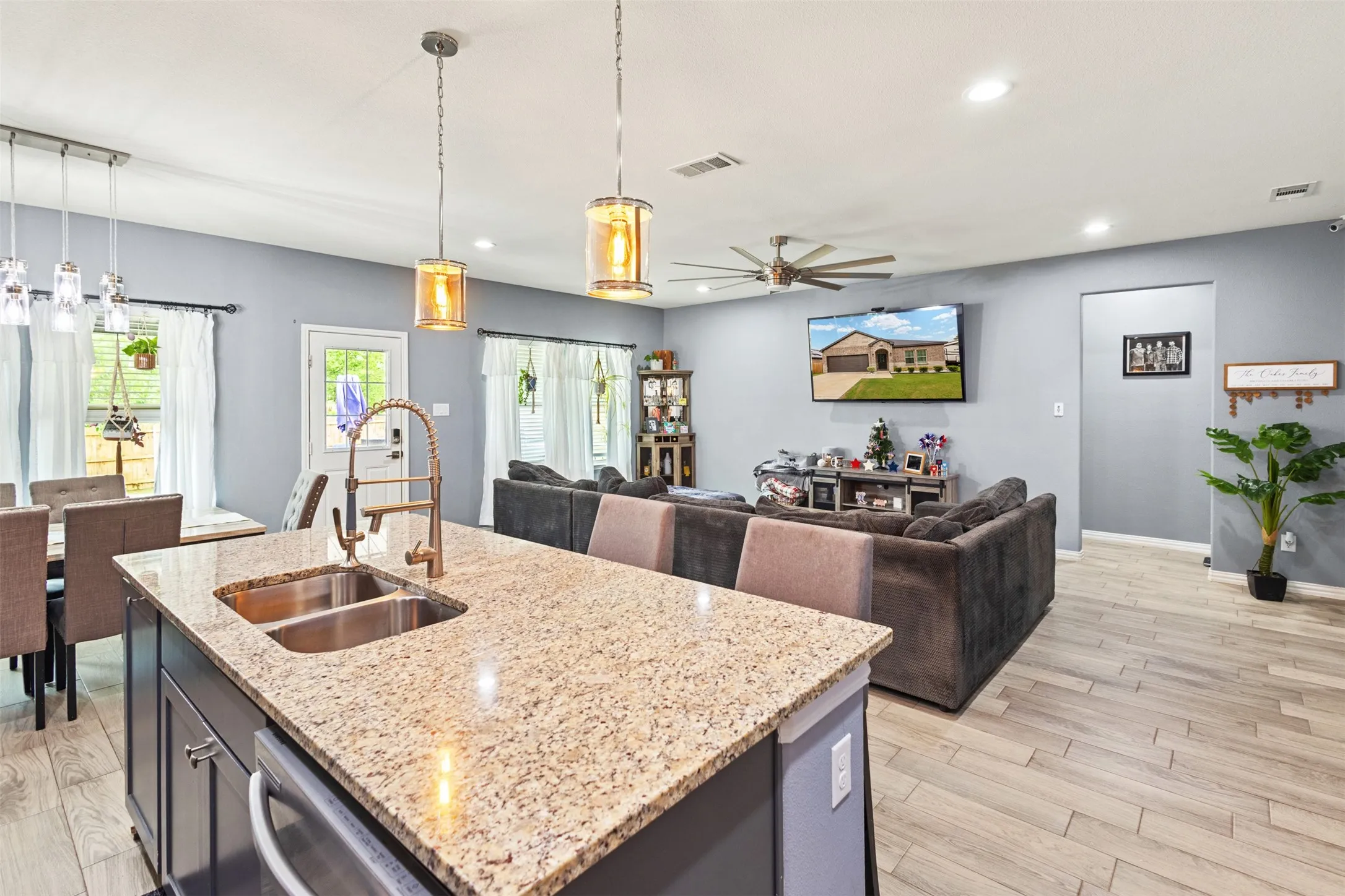 Single Family Residence For Sale in Kaufman County , 8112 Lakeshore Drive, Kemp, Texas 75143, 4 Bedrooms, 2 Bathrooms, 2 Garage spaces, 1,948 Sqft, built in 2022, Price $325,000, mls#21307615, Real Estate Agent in Kemp, Homes For Sale in Kaufman county, Homes For Sale in Kemp, Realtor in Kemp Texas, Real Estate Brokerage Independent Realty Texas, Luminita Cordes Realtor