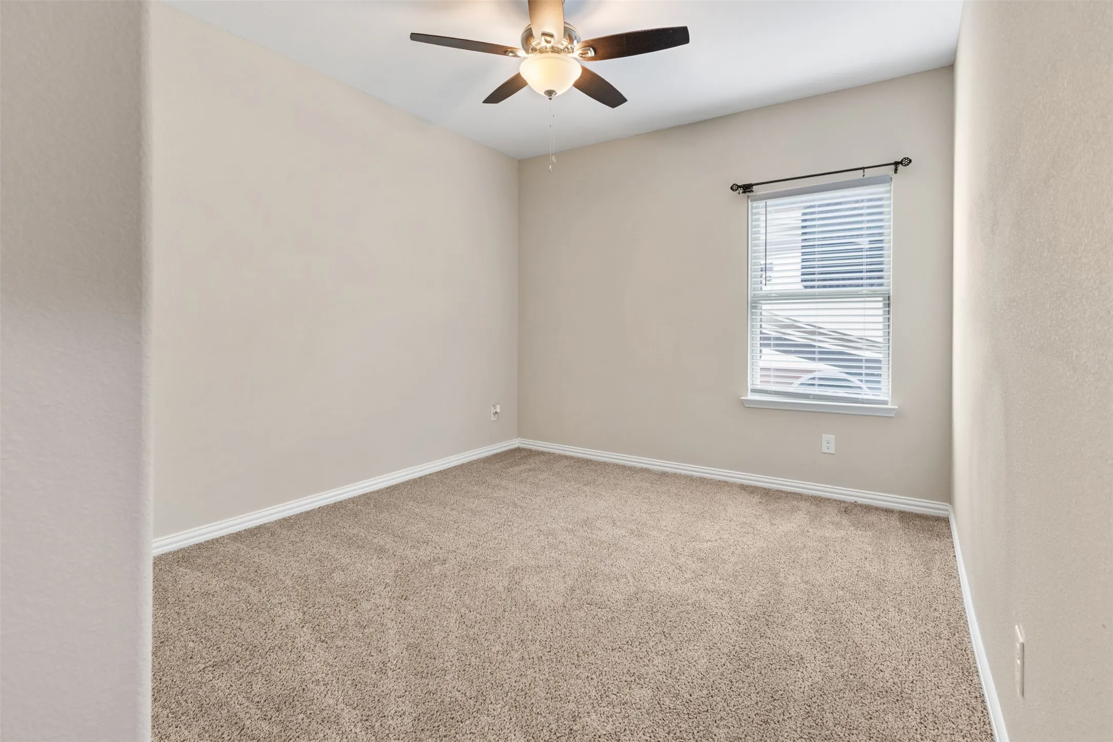 Single Family Residence For Sale in Kaufman County , 8112 Lakeshore Drive, Kemp, Texas 75143, 4 Bedrooms, 2 Bathrooms, 2 Garage spaces, 1,948 Sqft, built in 2022, Price $325,000, mls#21307615, Real Estate Agent in Kemp, Homes For Sale in Kaufman county, Homes For Sale in Kemp, Realtor in Kemp Texas, Real Estate Brokerage Independent Realty Texas, Luminita Cordes Realtor