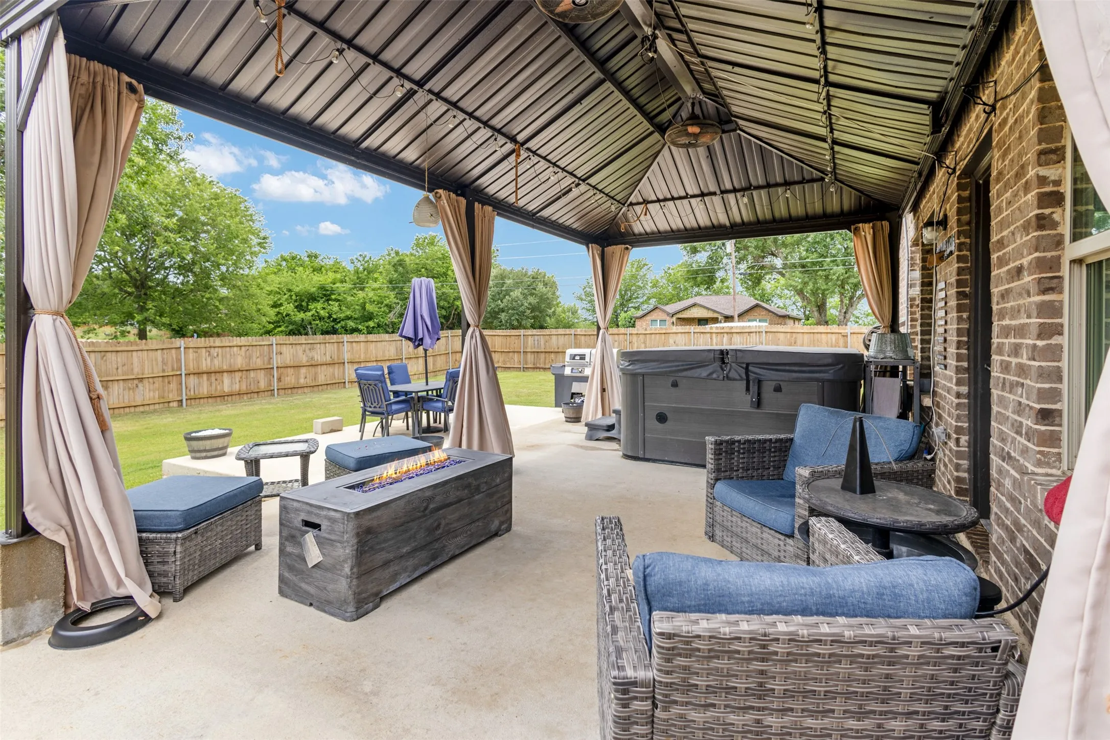 Single Family Residence For Sale in Kaufman County , 8112 Lakeshore Drive, Kemp, Texas 75143, 4 Bedrooms, 2 Bathrooms, 2 Garage spaces, 1,948 Sqft, built in 2022, Price $325,000, mls#21307615, Real Estate Agent in Kemp, Homes For Sale in Kaufman county, Homes For Sale in Kemp, Realtor in Kemp Texas, Real Estate Brokerage Independent Realty Texas, Luminita Cordes Realtor