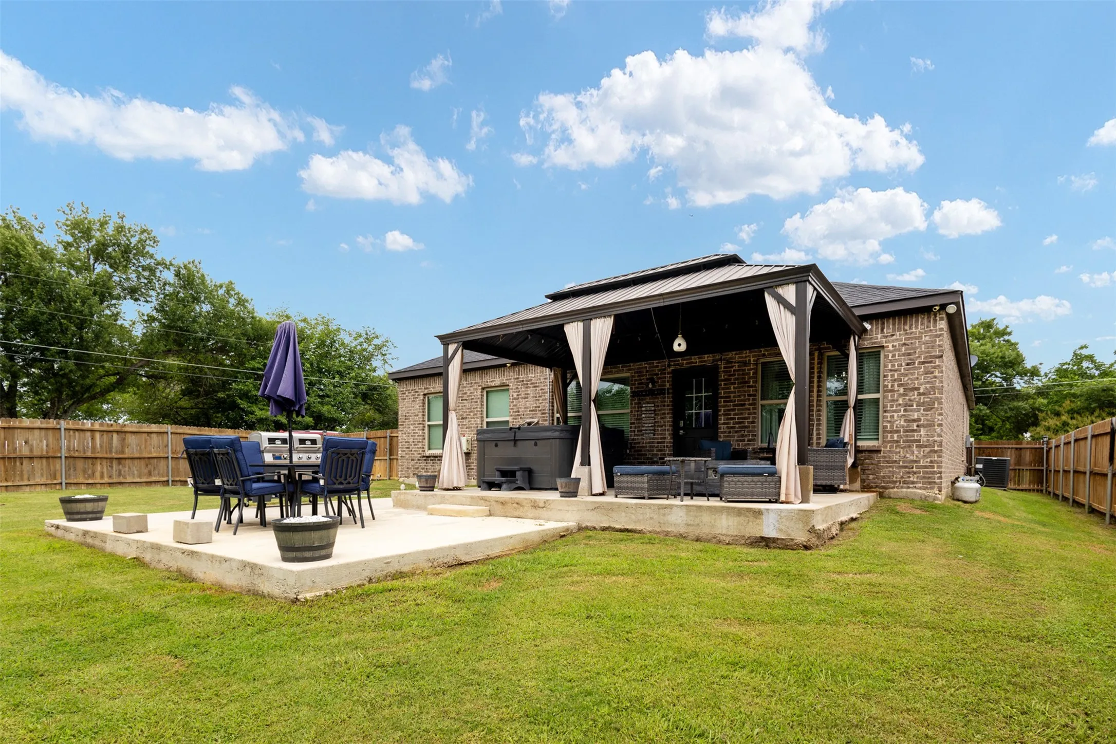 Single Family Residence For Sale in Kaufman County , 8112 Lakeshore Drive, Kemp, Texas 75143, 4 Bedrooms, 2 Bathrooms, 2 Garage spaces, 1,948 Sqft, built in 2022, Price $325,000, mls#21307615, Real Estate Agent in Kemp, Homes For Sale in Kaufman county, Homes For Sale in Kemp, Realtor in Kemp Texas, Real Estate Brokerage Independent Realty Texas, Luminita Cordes Realtor