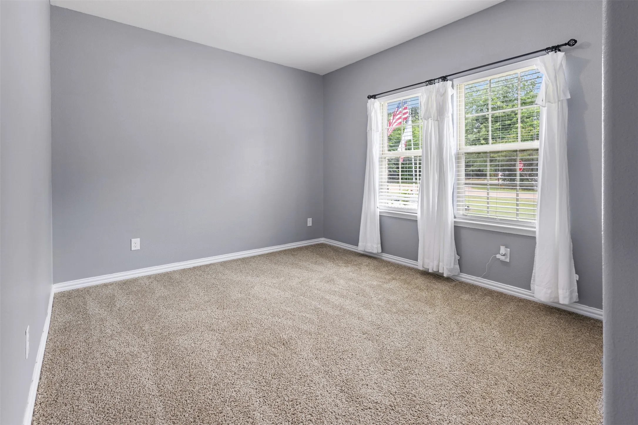 Single Family Residence For Sale in Kaufman County , 8112 Lakeshore Drive, Kemp, Texas 75143, 4 Bedrooms, 2 Bathrooms, 2 Garage spaces, 1,948 Sqft, built in 2022, Price $325,000, mls#21307615, Real Estate Agent in Kemp, Homes For Sale in Kaufman county, Homes For Sale in Kemp, Realtor in Kemp Texas, Real Estate Brokerage Independent Realty Texas, Luminita Cordes Realtor