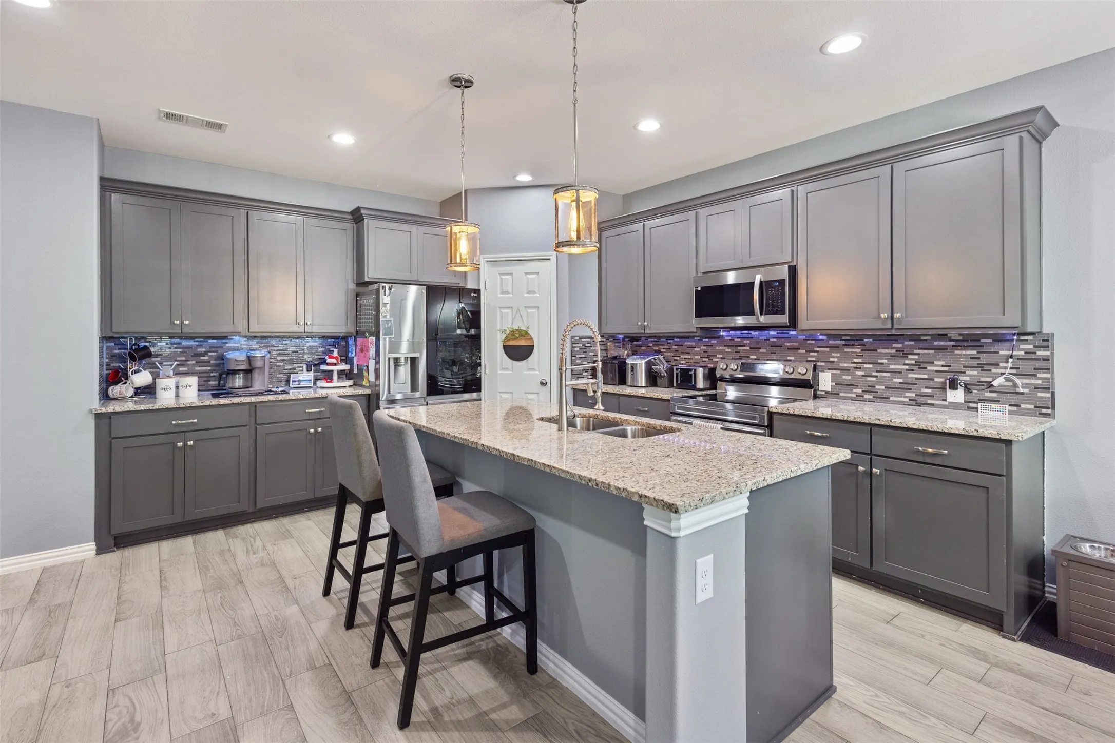 Single Family Residence For Sale in Kaufman County , 8112 Lakeshore Drive, Kemp, Texas 75143, 4 Bedrooms, 2 Bathrooms, 2 Garage spaces, 1,948 Sqft, built in 2022, Price $325,000, mls#21307615, Real Estate Agent in Kemp, Homes For Sale in Kaufman county, Homes For Sale in Kemp, Realtor in Kemp Texas, Real Estate Brokerage Independent Realty Texas, Luminita Cordes Realtor