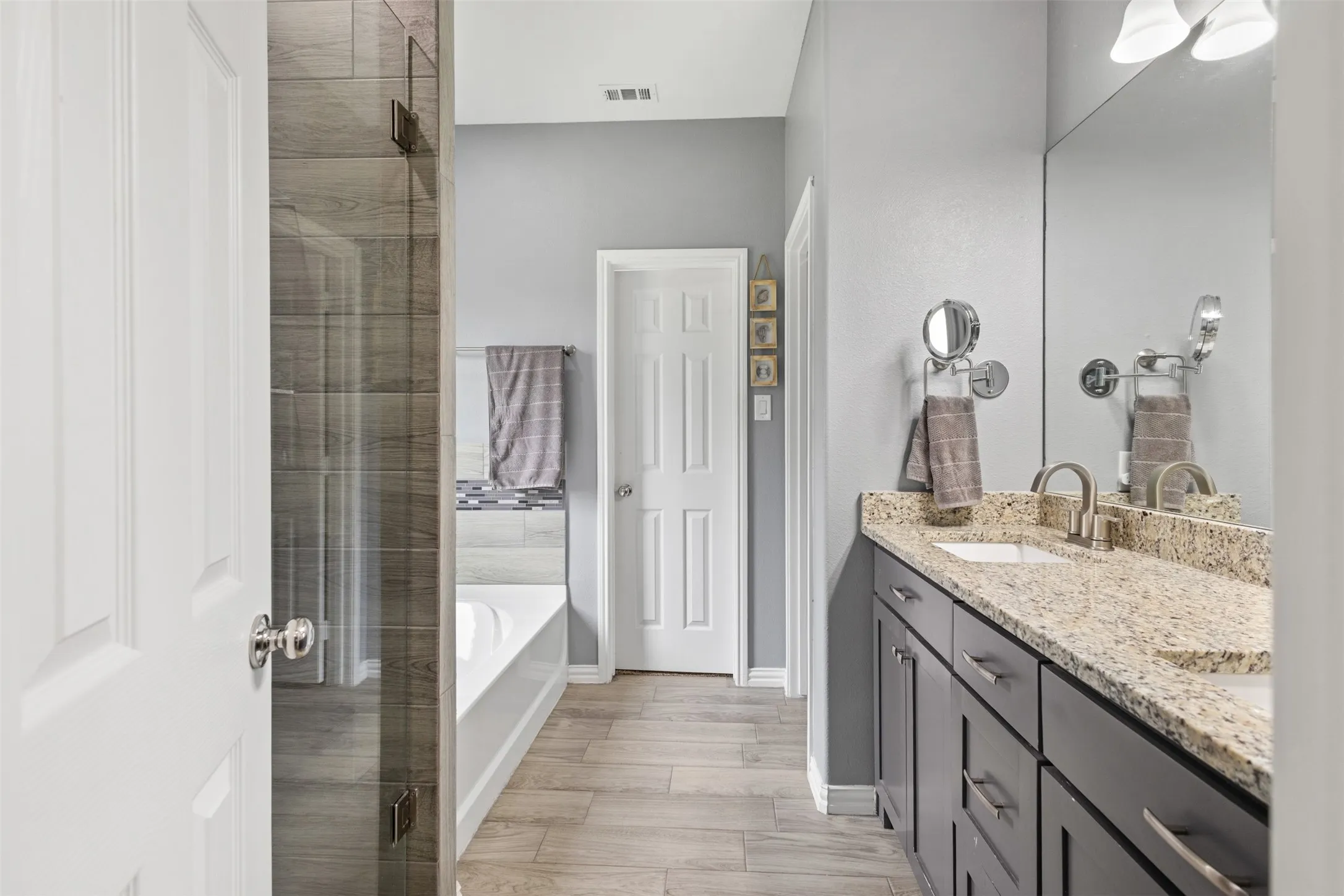 Single Family Residence For Sale in Kaufman County , 8112 Lakeshore Drive, Kemp, Texas 75143, 4 Bedrooms, 2 Bathrooms, 2 Garage spaces, 1,948 Sqft, built in 2022, Price $325,000, mls#21307615, Real Estate Agent in Kemp, Homes For Sale in Kaufman county, Homes For Sale in Kemp, Realtor in Kemp Texas, Real Estate Brokerage Independent Realty Texas, Luminita Cordes Realtor