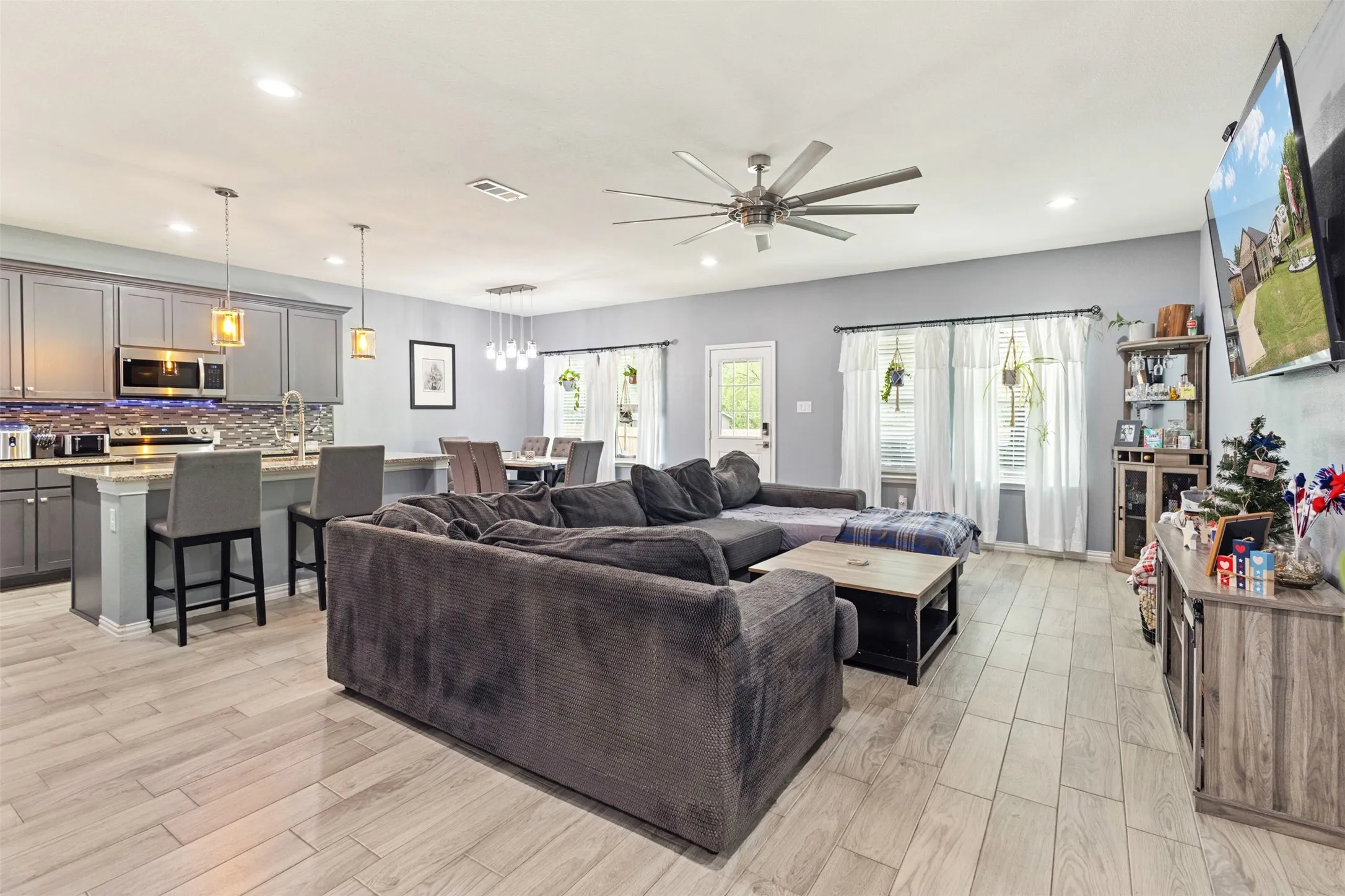 Single Family Residence For Sale in Kaufman County , 8112 Lakeshore Drive, Kemp, Texas 75143, 4 Bedrooms, 2 Bathrooms, 2 Garage spaces, 1,948 Sqft, built in 2022, Price $325,000, mls#21307615, Real Estate Agent in Kemp, Homes For Sale in Kaufman county, Homes For Sale in Kemp, Realtor in Kemp Texas, Real Estate Brokerage Independent Realty Texas, Luminita Cordes Realtor