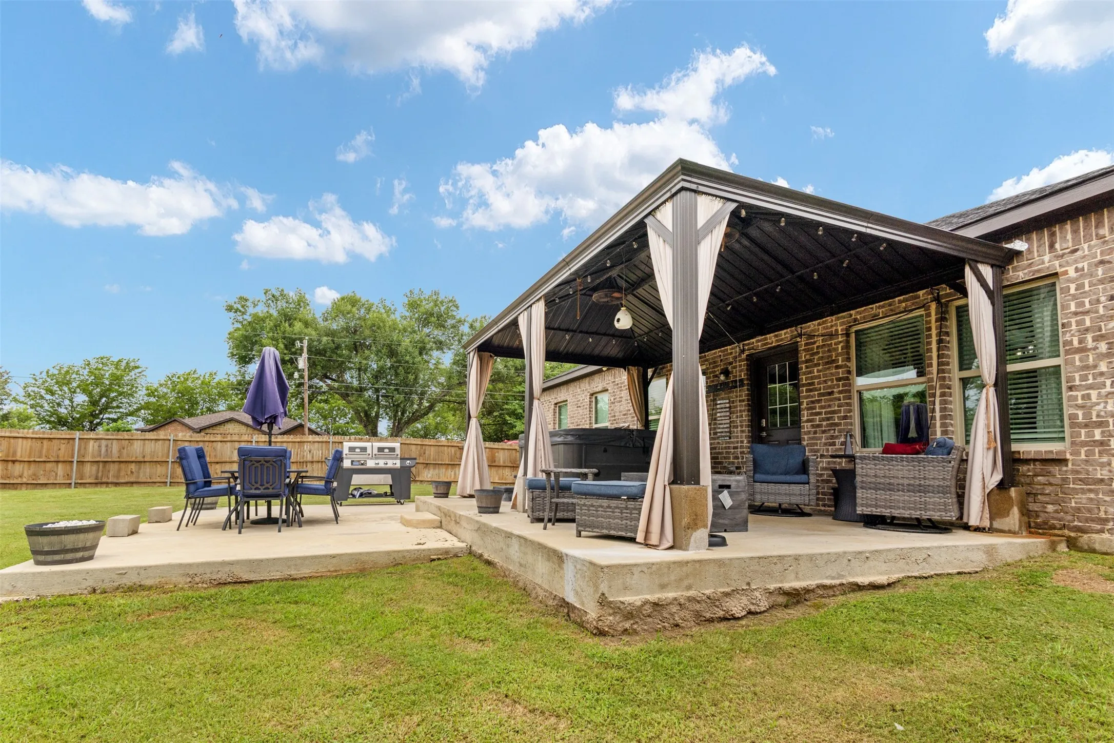 Single Family Residence For Sale in Kaufman County , 8112 Lakeshore Drive, Kemp, Texas 75143, 4 Bedrooms, 2 Bathrooms, 2 Garage spaces, 1,948 Sqft, built in 2022, Price $325,000, mls#21307615, Real Estate Agent in Kemp, Homes For Sale in Kaufman county, Homes For Sale in Kemp, Realtor in Kemp Texas, Real Estate Brokerage Independent Realty Texas, Luminita Cordes Realtor