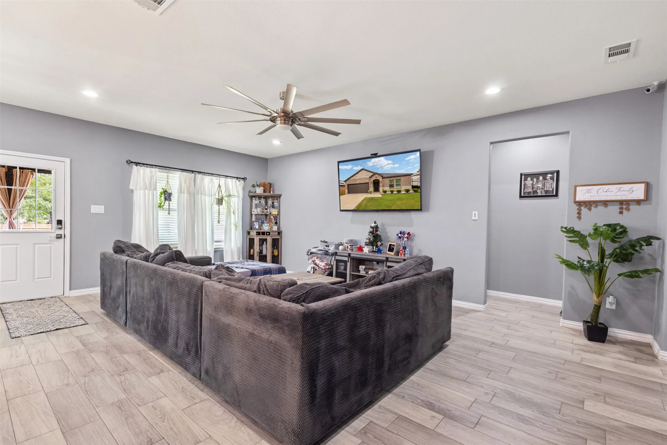 Single Family Residence For Sale in Kaufman County , 8112 Lakeshore Drive, Kemp, Texas 75143, 4 Bedrooms, 2 Bathrooms, 2 Garage spaces, 1,948 Sqft, built in 2022, Price $325,000, mls#21307615, Real Estate Agent in Kemp, Homes For Sale in Kaufman county, Homes For Sale in Kemp, Realtor in Kemp Texas, Real Estate Brokerage Independent Realty Texas, Luminita Cordes Realtor