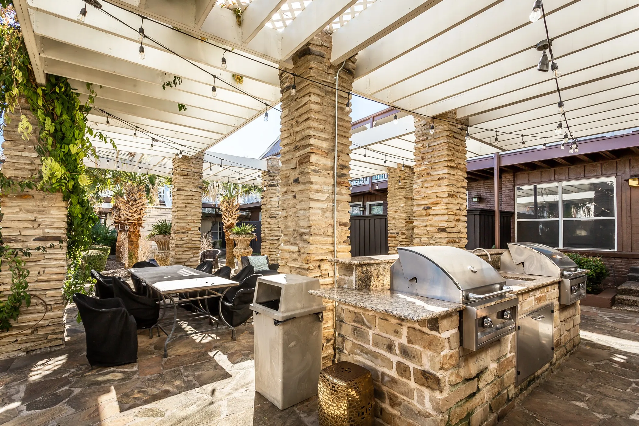 Condominium For Rent in Dallas County , 5904 Sandhurst Lane 246, Dallas, Texas 75206, 2 Bedroom, 2 Bathroom, Garage spaces, 1,050 Sqft, built in 1967, mls#21304016, Real Estate Agent in Dallas, Homes For Rent in Dallas county, Homes For Rent in Dallas, Realtor in Dallas Texas, Real Estate Brokerage Independent Realty Texas, Luminita Cordes Realtor
