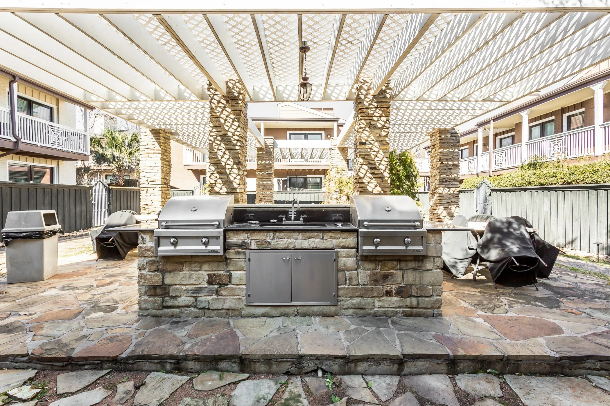 Condominium For Rent in Dallas County , 5904 Sandhurst Lane 246, Dallas, Texas 75206, 2 Bedroom, 2 Bathroom, Garage spaces, 1,050 Sqft, built in 1967, mls#21304016, Real Estate Agent in Dallas, Homes For Rent in Dallas county, Homes For Rent in Dallas, Realtor in Dallas Texas, Real Estate Brokerage Independent Realty Texas, Luminita Cordes Realtor