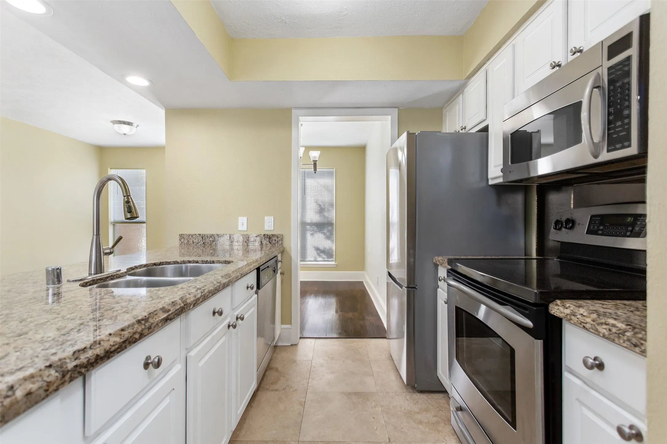 Condominium For Rent in Dallas County , 5904 Sandhurst Lane 246, Dallas, Texas 75206, 2 Bedroom, 2 Bathroom, Garage spaces, 1,050 Sqft, built in 1967, mls#21304016, Real Estate Agent in Dallas, Homes For Rent in Dallas county, Homes For Rent in Dallas, Realtor in Dallas Texas, Real Estate Brokerage Independent Realty Texas, Luminita Cordes Realtor