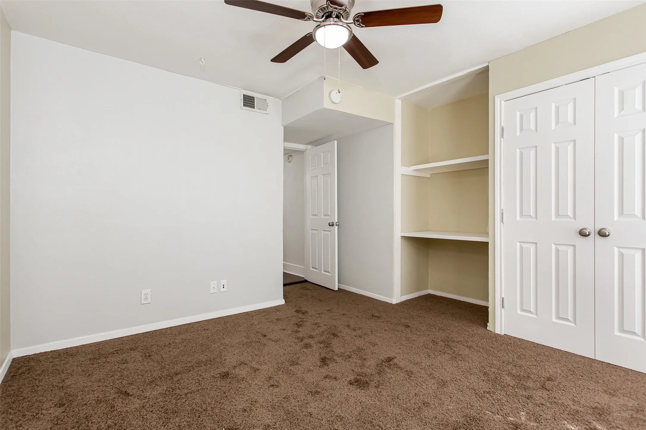 Condominium For Rent in Dallas County , 5904 Sandhurst Lane 246, Dallas, Texas 75206, 2 Bedroom, 2 Bathroom, Garage spaces, 1,050 Sqft, built in 1967, mls#21304016, Real Estate Agent in Dallas, Homes For Rent in Dallas county, Homes For Rent in Dallas, Realtor in Dallas Texas, Real Estate Brokerage Independent Realty Texas, Luminita Cordes Realtor