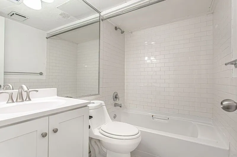 Condominium For Rent in Dallas County , 5904 Sandhurst Lane 246, Dallas, Texas 75206, 2 Bedroom, 2 Bathroom, Garage spaces, 1,050 Sqft, built in 1967, mls#21304016, Real Estate Agent in Dallas, Homes For Rent in Dallas county, Homes For Rent in Dallas, Realtor in Dallas Texas, Real Estate Brokerage Independent Realty Texas, Luminita Cordes Realtor