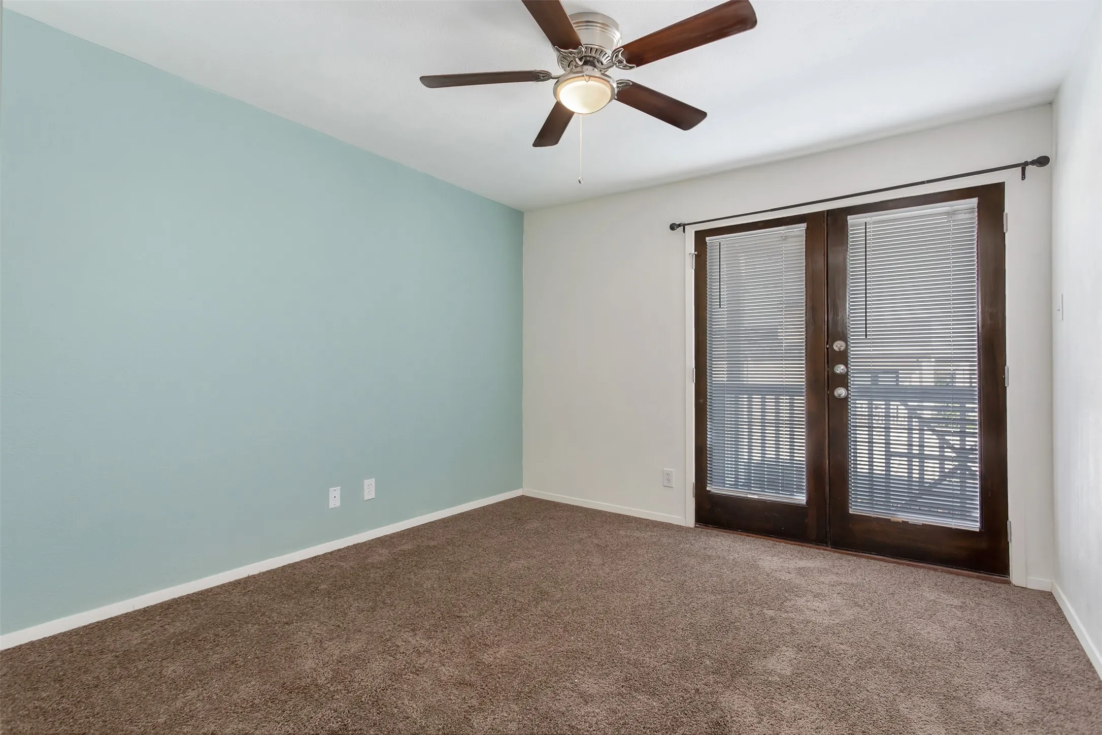 Condominium For Rent in Dallas County , 5904 Sandhurst Lane 246, Dallas, Texas 75206, 2 Bedroom, 2 Bathroom, Garage spaces, 1,050 Sqft, built in 1967, mls#21304016, Real Estate Agent in Dallas, Homes For Rent in Dallas county, Homes For Rent in Dallas, Realtor in Dallas Texas, Real Estate Brokerage Independent Realty Texas, Luminita Cordes Realtor