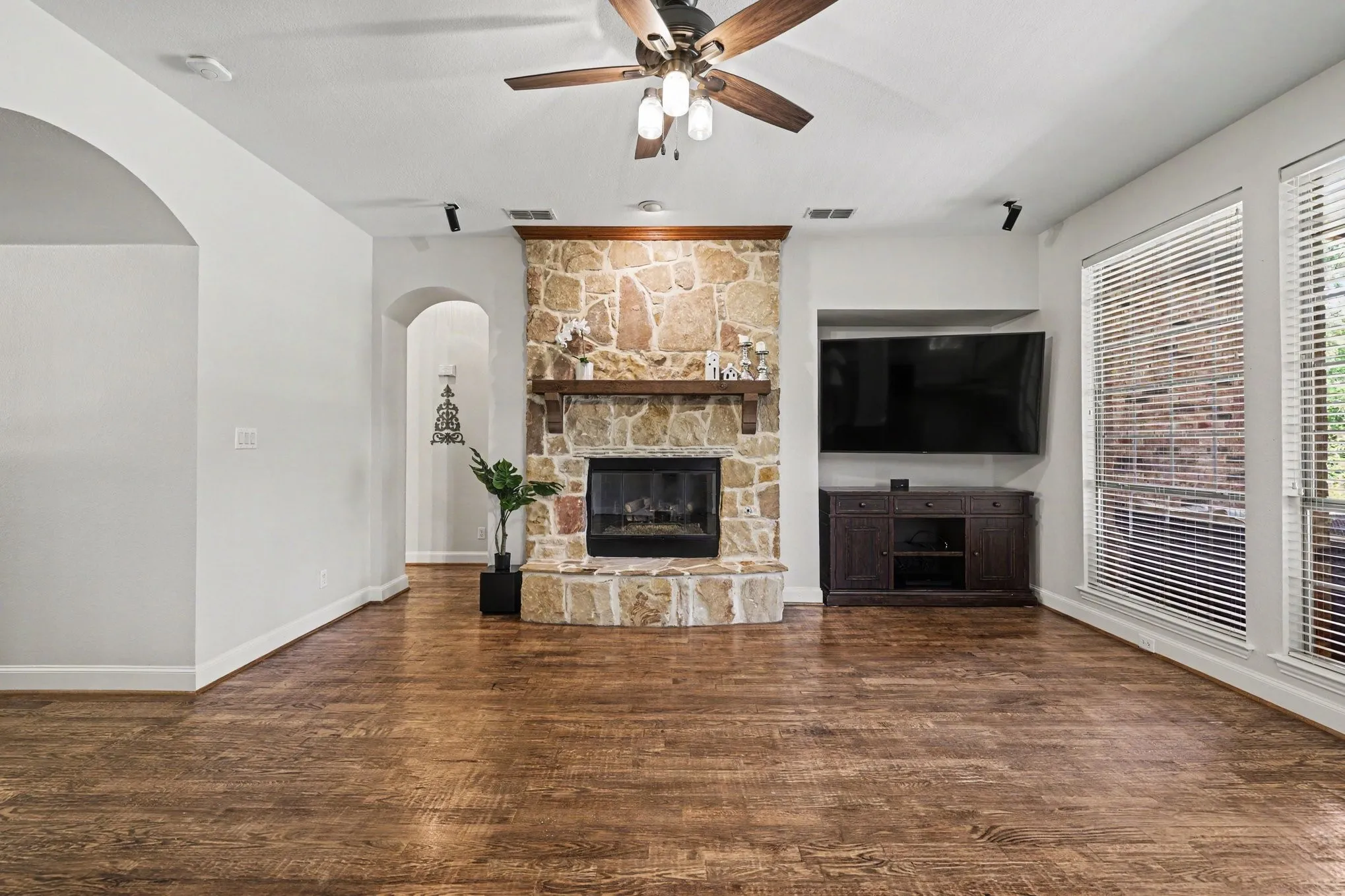 Single Family Residence For Sale in Collin County , 1825 Marshall Drive, Allen, Texas 75013, 4 Bedroom, 4 Bathroom, 4 Garage spaces, 4,076 Sqft, built in 2005, mls#21310093, Real Estate Agent in Allen, Homes For Sale in Collin county, Homes For Sale in Allen, Realtor in Allen Texas, Real Estate Brokerage Independent Realty Texas, Luminita Cordes Realtor