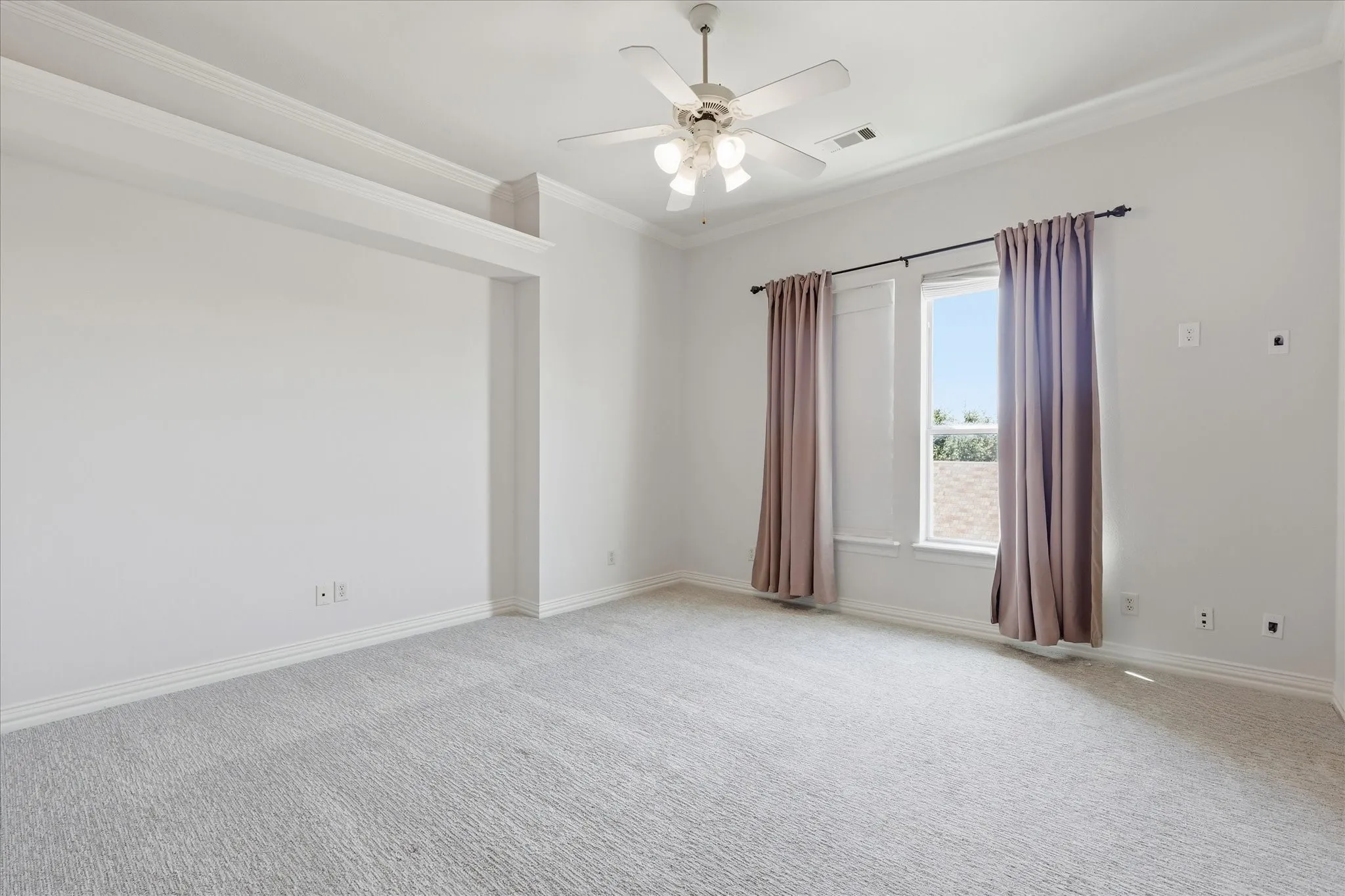Single Family Residence For Sale in Tarrant County , 1204 Westwood Drive, Keller, Texas 76262, 5 Bedroom, 5 Bathroom, 4 Garage spaces, 6,112 Sqft, built in 2002, mls#21310039, Real Estate Agent in Keller, Homes For Sale in Tarrant county, Homes For Sale in Keller, Realtor in Keller Texas, Real Estate Brokerage Independent Realty Texas, Luminita Cordes Realtor