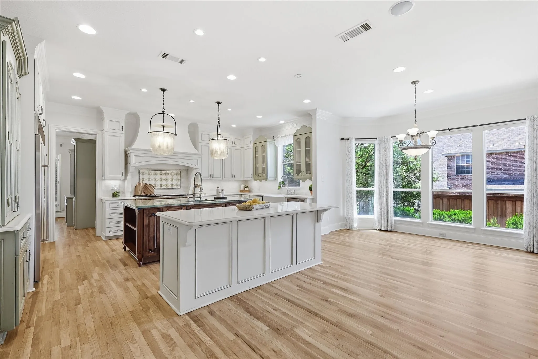 Single Family Residence For Sale in Tarrant County , 1204 Westwood Drive, Keller, Texas 76262, 5 Bedroom, 5 Bathroom, 4 Garage spaces, 6,112 Sqft, built in 2002, mls#21310039, Real Estate Agent in Keller, Homes For Sale in Tarrant county, Homes For Sale in Keller, Realtor in Keller Texas, Real Estate Brokerage Independent Realty Texas, Luminita Cordes Realtor