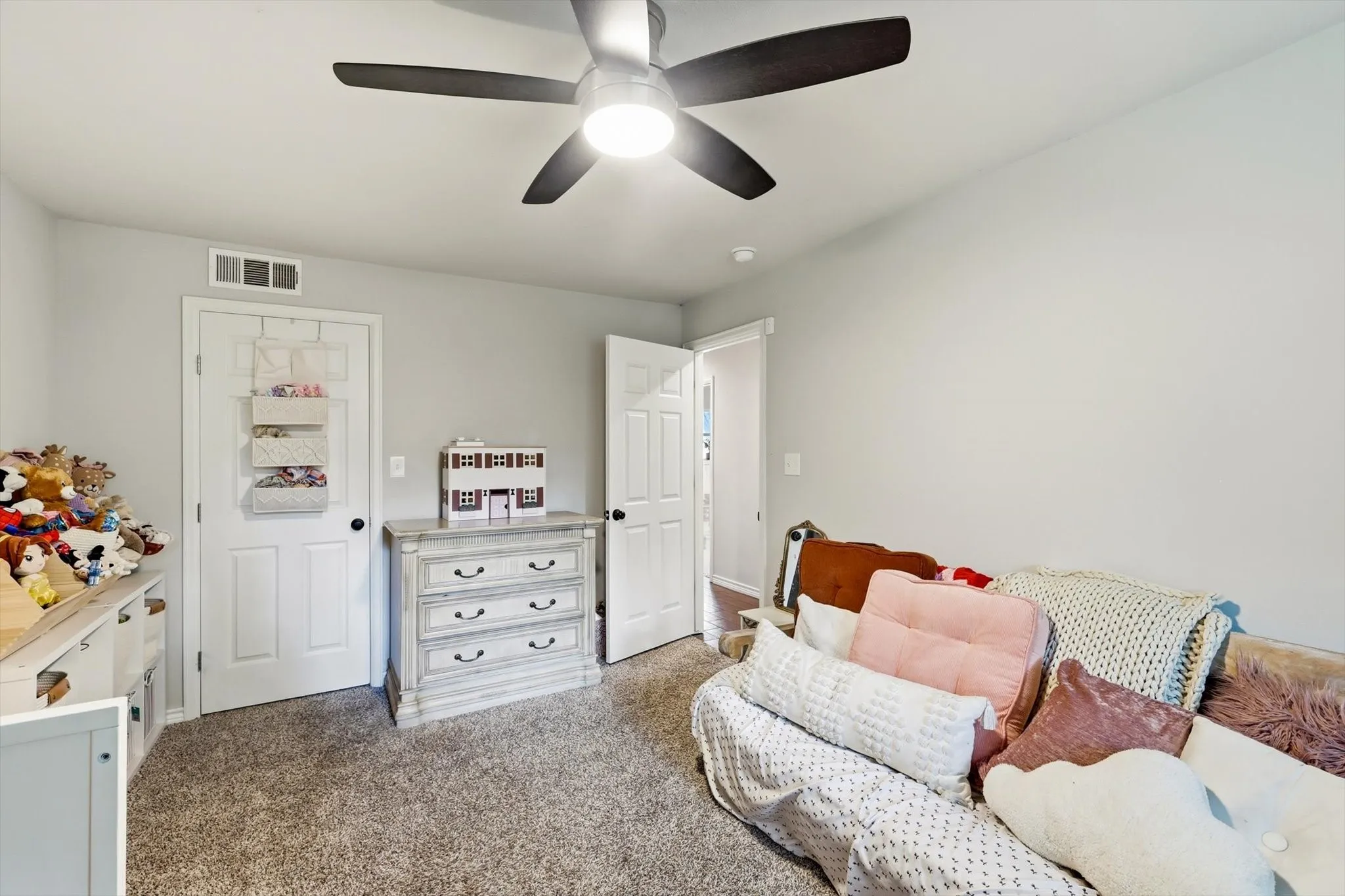 Single Family Residence For Sale in Tarrant County , 5105 Colorado Boulevard, North Richland Hills, Texas 76180, 3 Bedroom, 2 Bathroom, 2 Garage spaces, 1,723 Sqft, built in 1959, mls#21304270, Real Estate Agent in North Richland Hills, Homes For Sale in Tarrant county, Homes For Sale in North Richland Hills, Realtor in North Richland Hills Texas, Real Estate Brokerage Independent Realty Texas, Luminita Cordes Realtor