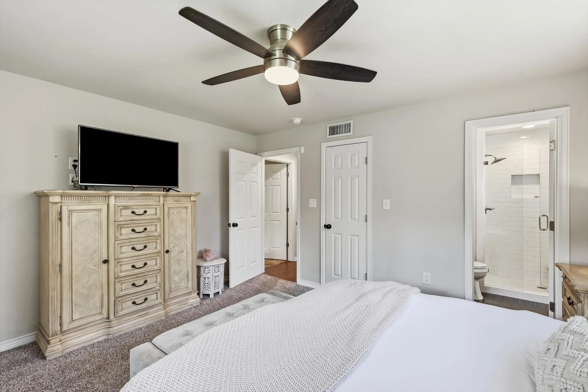Single Family Residence For Sale in Tarrant County , 5105 Colorado Boulevard, North Richland Hills, Texas 76180, 3 Bedroom, 2 Bathroom, 2 Garage spaces, 1,723 Sqft, built in 1959, mls#21304270, Real Estate Agent in North Richland Hills, Homes For Sale in Tarrant county, Homes For Sale in North Richland Hills, Realtor in North Richland Hills Texas, Real Estate Brokerage Independent Realty Texas, Luminita Cordes Realtor