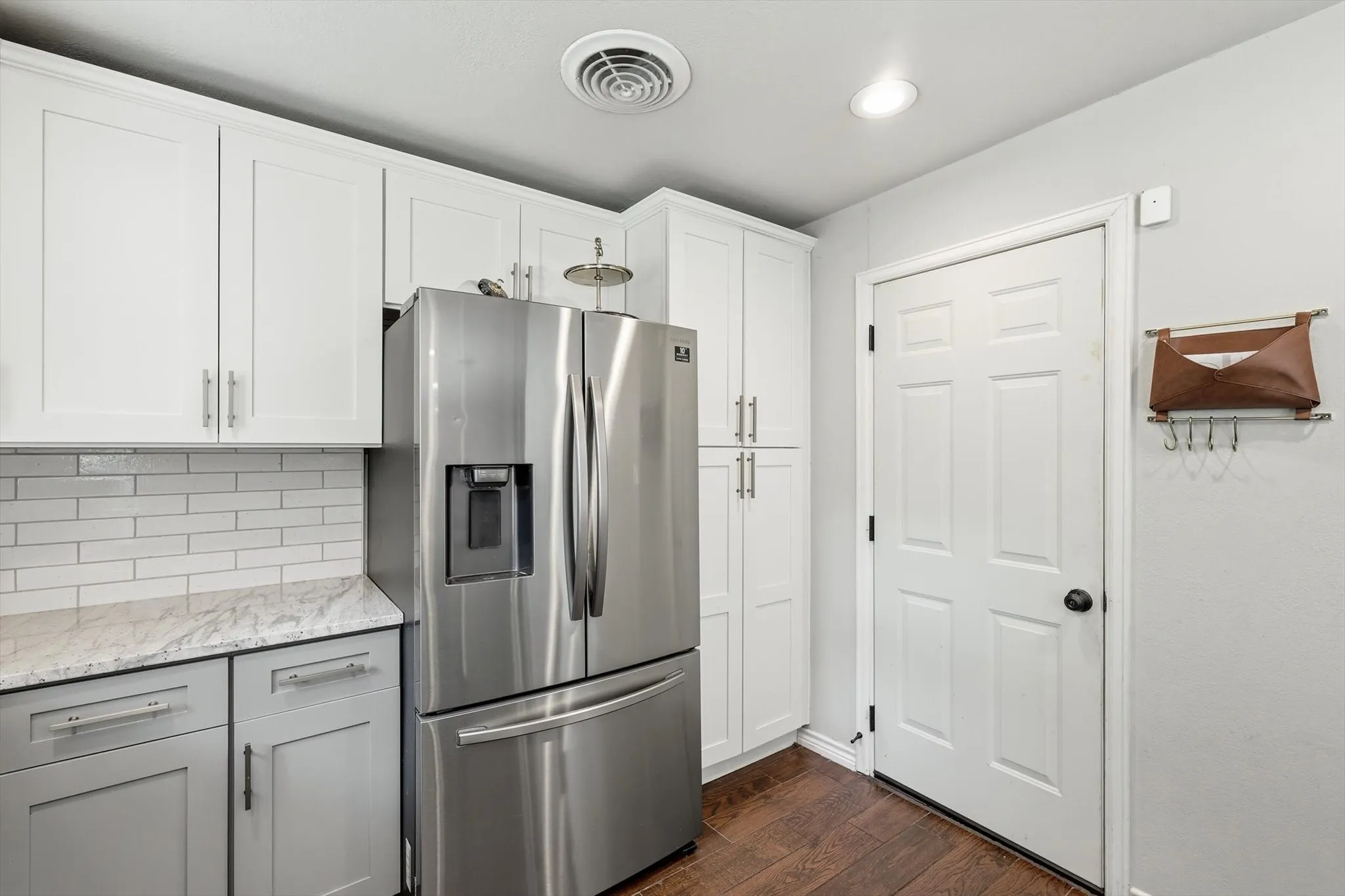 Single Family Residence For Sale in Tarrant County , 5105 Colorado Boulevard, North Richland Hills, Texas 76180, 3 Bedroom, 2 Bathroom, 2 Garage spaces, 1,723 Sqft, built in 1959, mls#21304270, Real Estate Agent in North Richland Hills, Homes For Sale in Tarrant county, Homes For Sale in North Richland Hills, Realtor in North Richland Hills Texas, Real Estate Brokerage Independent Realty Texas, Luminita Cordes Realtor
