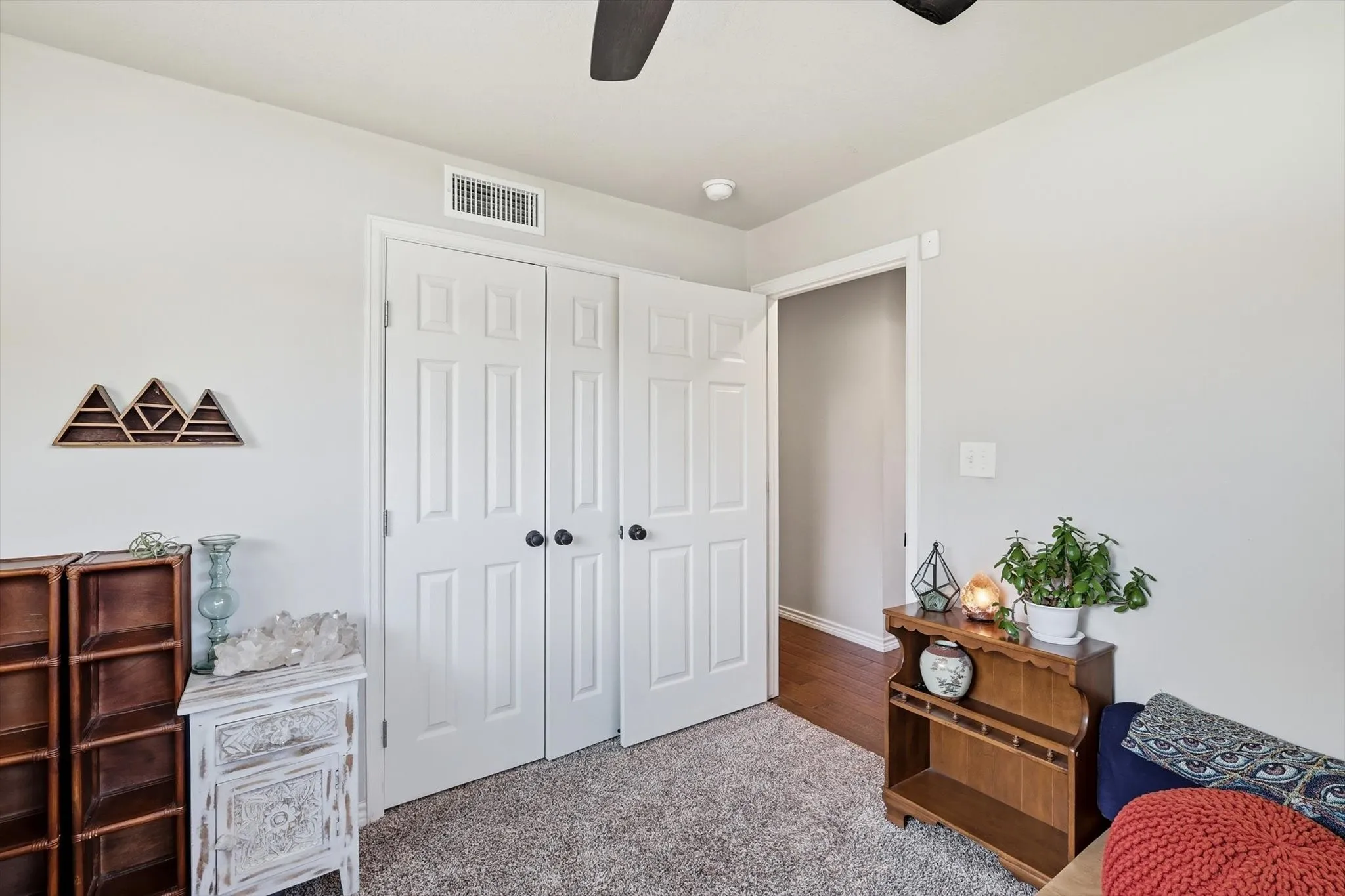 Single Family Residence For Sale in Tarrant County , 5105 Colorado Boulevard, North Richland Hills, Texas 76180, 3 Bedroom, 2 Bathroom, 2 Garage spaces, 1,723 Sqft, built in 1959, mls#21304270, Real Estate Agent in North Richland Hills, Homes For Sale in Tarrant county, Homes For Sale in North Richland Hills, Realtor in North Richland Hills Texas, Real Estate Brokerage Independent Realty Texas, Luminita Cordes Realtor