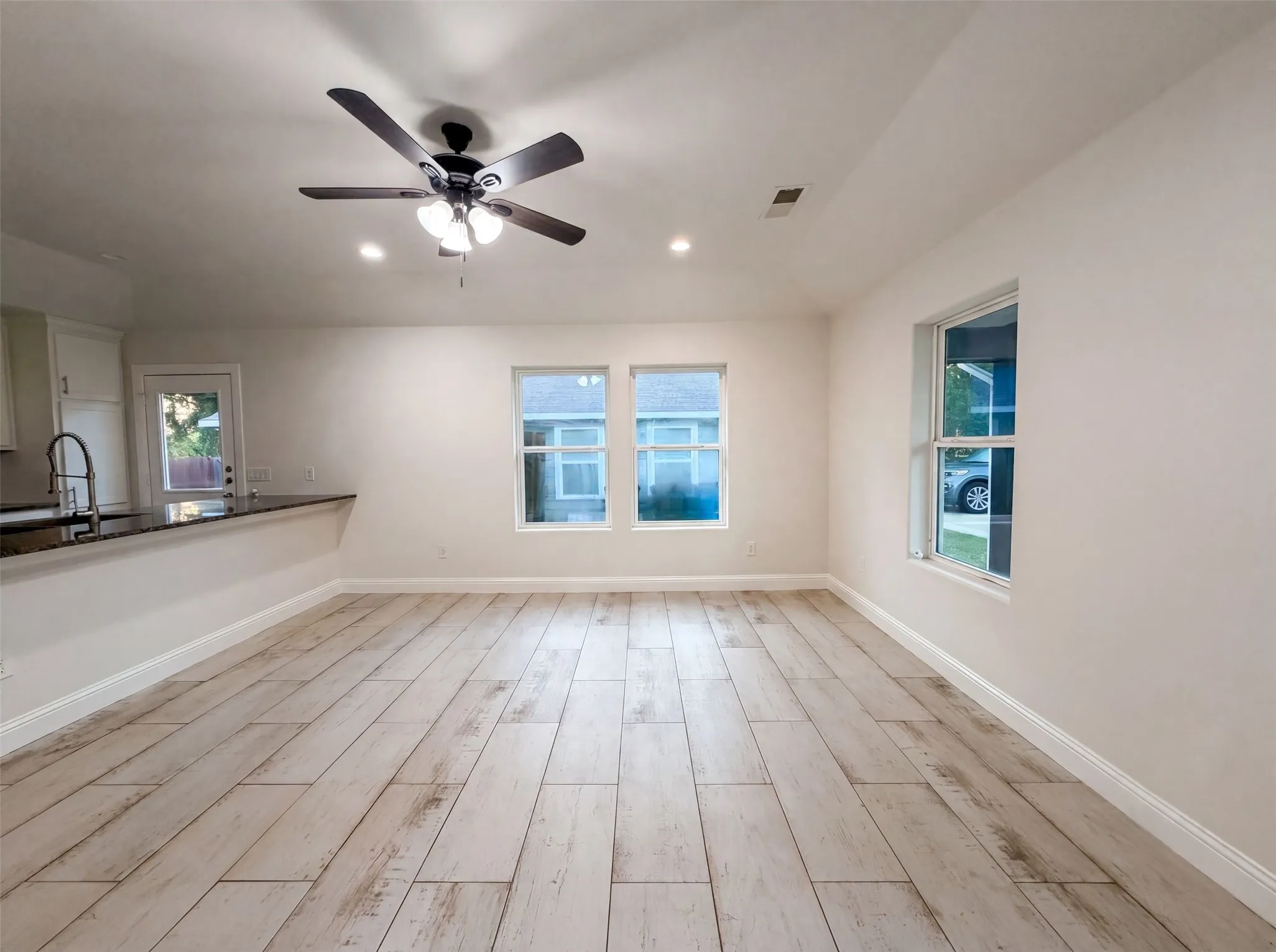 Single Family Residence For Sale in Grayson County , 709 W Hull Street, Denison, Texas 75020, 3 Bedroom, 2 Bathroom, Garage spaces, 1,174 Sqft, built in 2017, mls#21310102, Real Estate Agent in Denison, Homes For Sale in Grayson county, Homes For Sale in Denison, Realtor in Denison Texas, Real Estate Brokerage Independent Realty Texas, Luminita Cordes Realtor