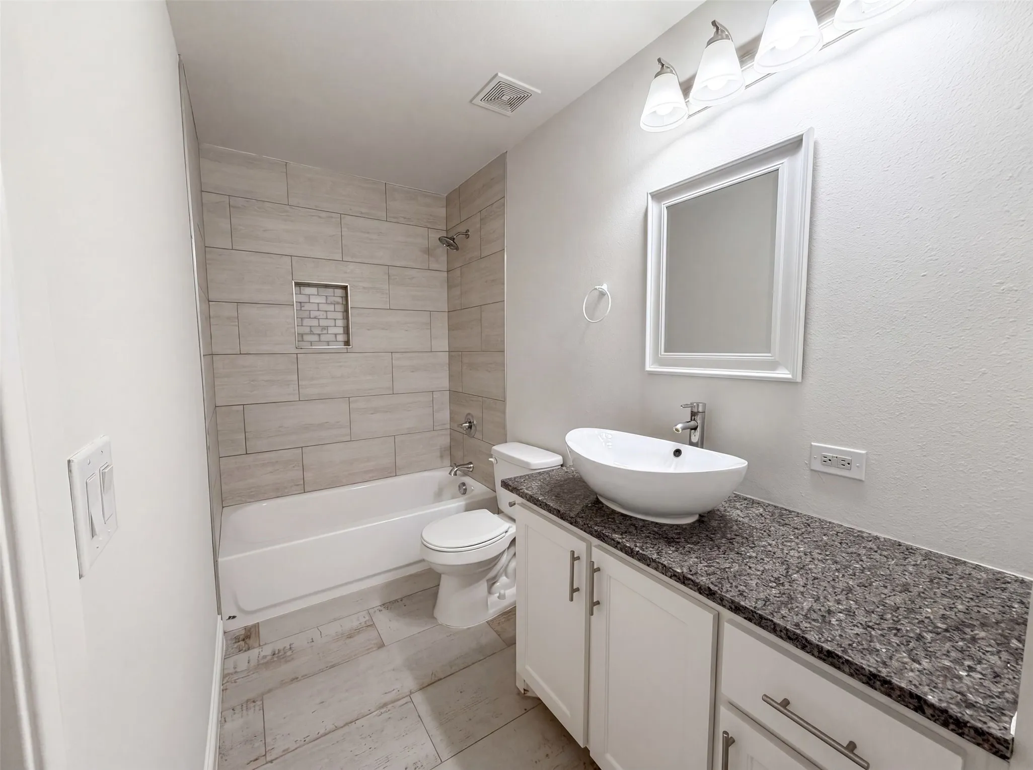 Single Family Residence For Sale in Grayson County , 709 W Hull Street, Denison, Texas 75020, 3 Bedroom, 2 Bathroom, Garage spaces, 1,174 Sqft, built in 2017, mls#21310102, Real Estate Agent in Denison, Homes For Sale in Grayson county, Homes For Sale in Denison, Realtor in Denison Texas, Real Estate Brokerage Independent Realty Texas, Luminita Cordes Realtor