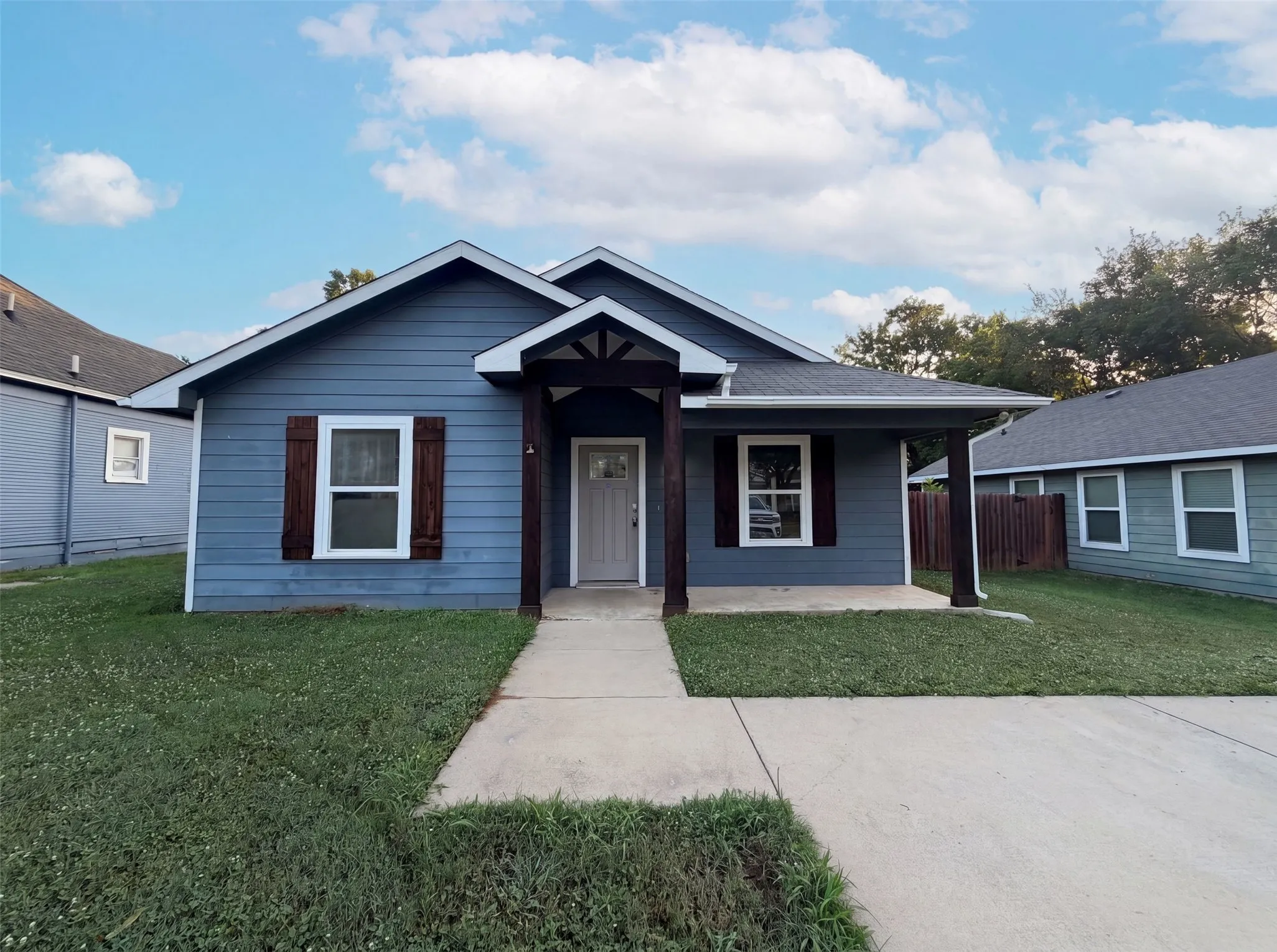 Single Family Residence For Sale in Grayson County , 709 W Hull Street, Denison, Texas 75020, 3 Bedroom, 2 Bathroom, Garage spaces, 1,174 Sqft, built in 2017, mls#21310102, Real Estate Agent in Denison, Homes For Sale in Grayson county, Homes For Sale in Denison, Realtor in Denison Texas, Real Estate Brokerage Independent Realty Texas, Luminita Cordes Realtor