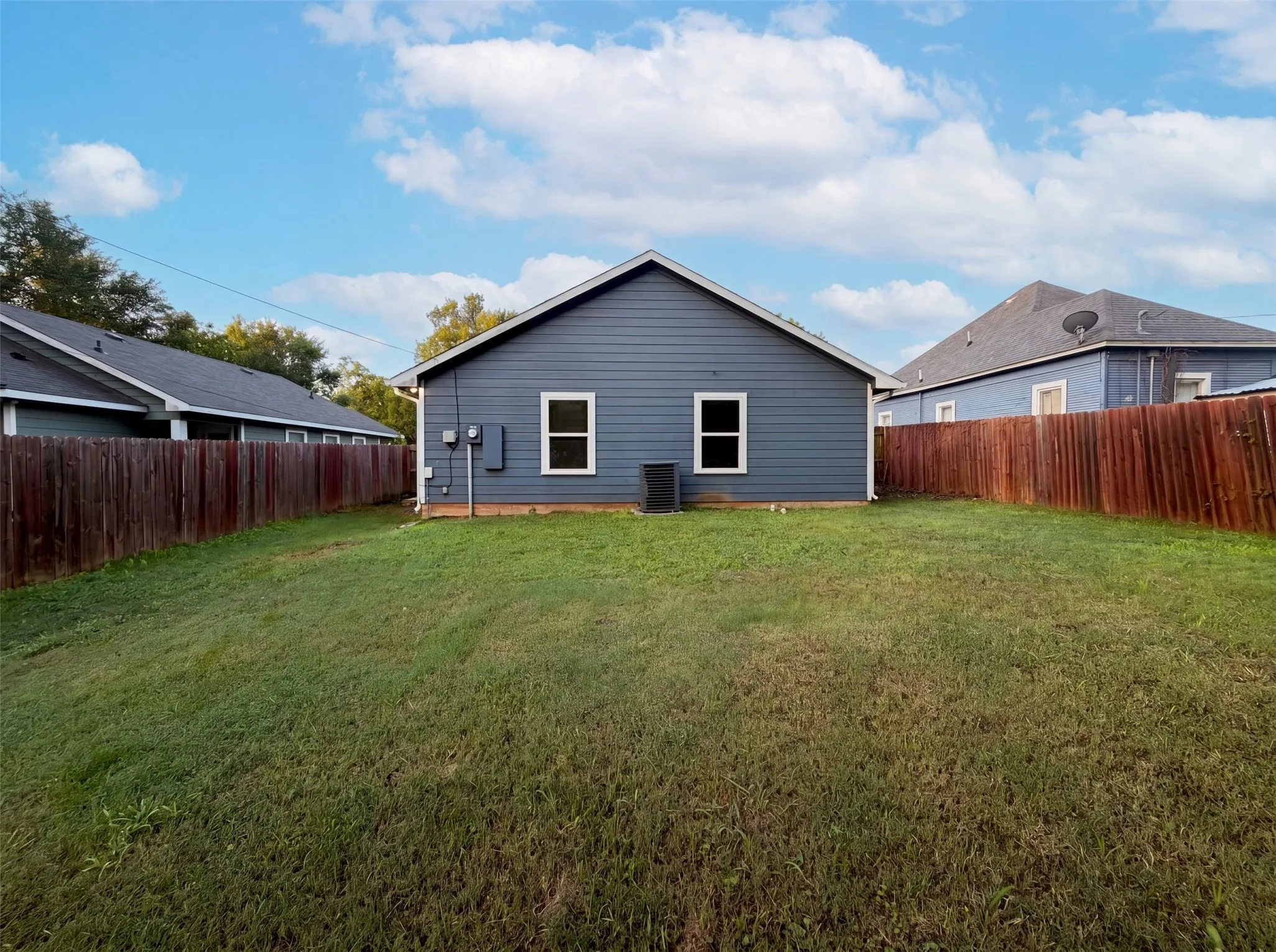 Single Family Residence For Sale in Grayson County , 709 W Hull Street, Denison, Texas 75020, 3 Bedroom, 2 Bathroom, Garage spaces, 1,174 Sqft, built in 2017, mls#21310102, Real Estate Agent in Denison, Homes For Sale in Grayson county, Homes For Sale in Denison, Realtor in Denison Texas, Real Estate Brokerage Independent Realty Texas, Luminita Cordes Realtor