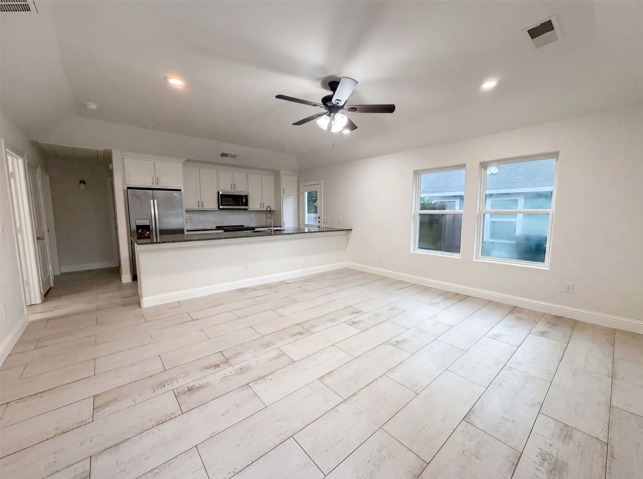Single Family Residence For Sale in Grayson County , 709 W Hull Street, Denison, Texas 75020, 3 Bedroom, 2 Bathroom, Garage spaces, 1,174 Sqft, built in 2017, mls#21310102, Real Estate Agent in Denison, Homes For Sale in Grayson county, Homes For Sale in Denison, Realtor in Denison Texas, Real Estate Brokerage Independent Realty Texas, Luminita Cordes Realtor