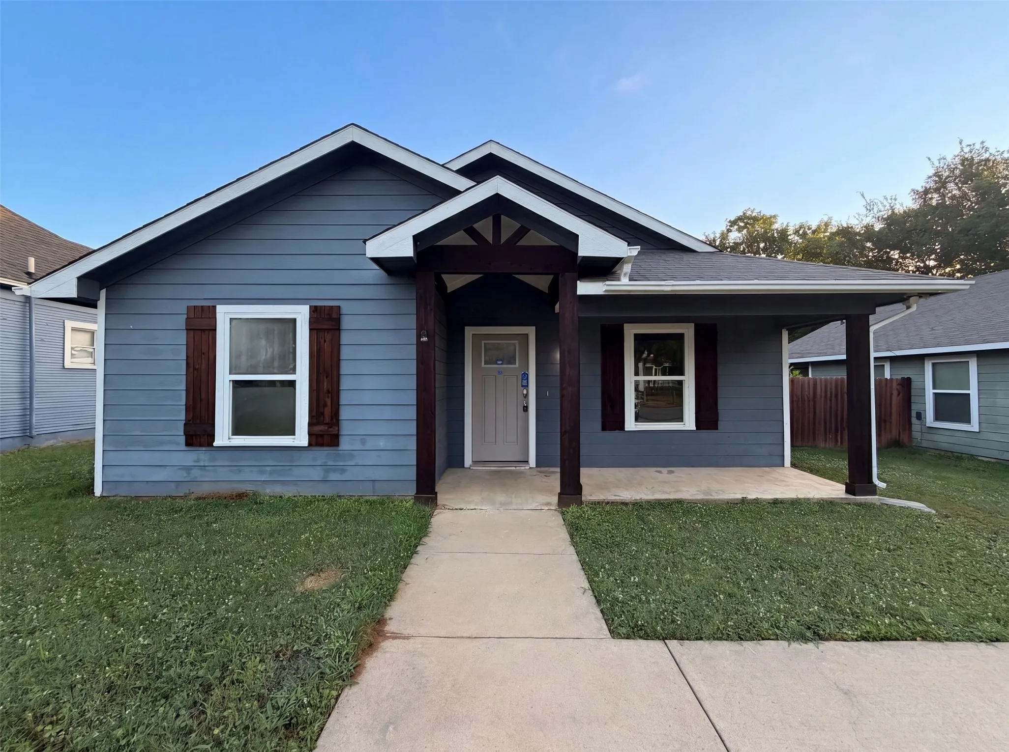 Single Family Residence For Sale in Grayson County , 709 W Hull Street, Denison, Texas 75020, 3 Bedroom, 2 Bathroom, Garage spaces, 1,174 Sqft, built in 2017, mls#21310102, Real Estate Agent in Denison, Homes For Sale in Grayson county, Homes For Sale in Denison, Realtor in Denison Texas, Real Estate Brokerage Independent Realty Texas, Luminita Cordes Realtor