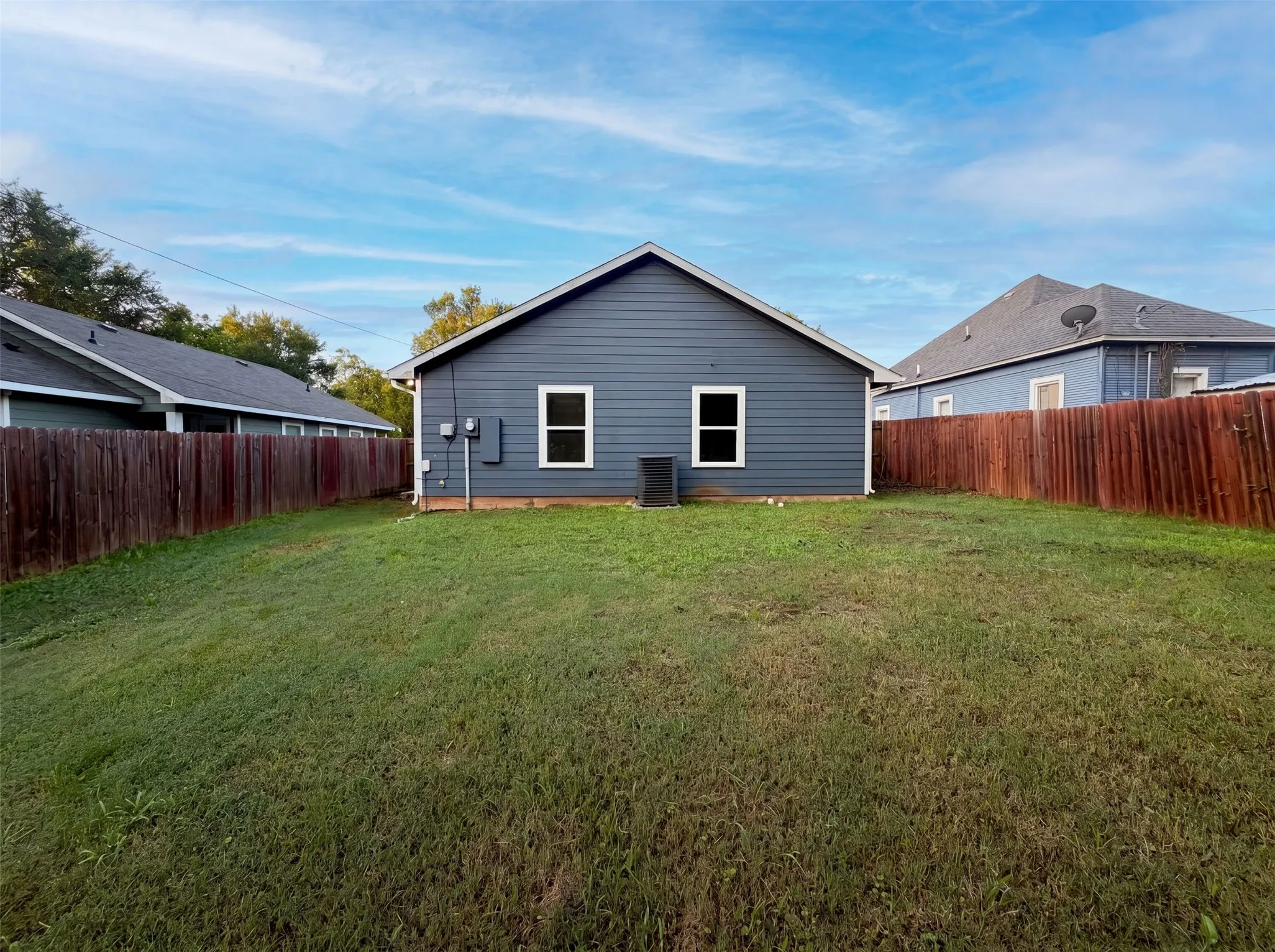 Single Family Residence For Sale in Grayson County , 709 W Hull Street, Denison, Texas 75020, 3 Bedroom, 2 Bathroom, Garage spaces, 1,174 Sqft, built in 2017, mls#21310102, Real Estate Agent in Denison, Homes For Sale in Grayson county, Homes For Sale in Denison, Realtor in Denison Texas, Real Estate Brokerage Independent Realty Texas, Luminita Cordes Realtor