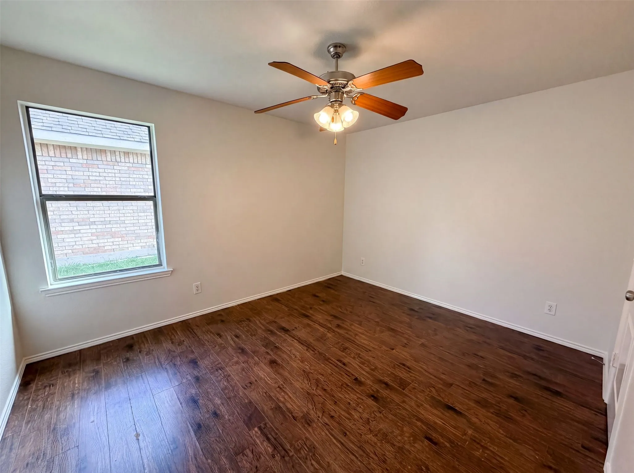 Single Family Residence For Sale in Ellis County , 1618 Hillside Drive, Waxahachie, Texas 75165, 3 Bedroom, 2 Bathroom, 2 Garage spaces, 1,701 Sqft, built in 2007, mls#21310115, Real Estate Agent in Waxahachie, Homes For Sale in Ellis county, Homes For Sale in Waxahachie, Realtor in Waxahachie Texas, Real Estate Brokerage Independent Realty Texas, Luminita Cordes Realtor