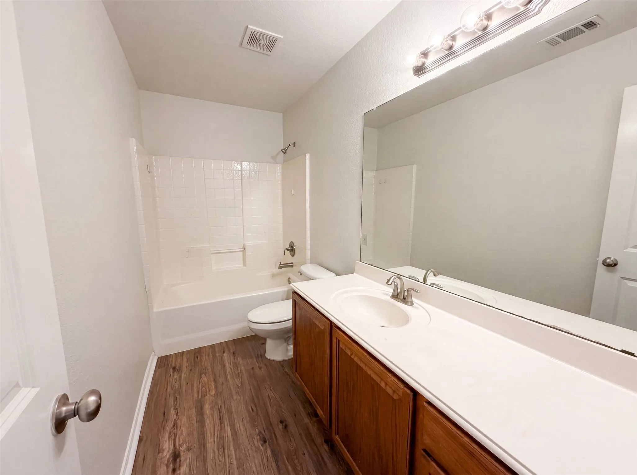 Single Family Residence For Sale in Ellis County , 1618 Hillside Drive, Waxahachie, Texas 75165, 3 Bedroom, 2 Bathroom, 2 Garage spaces, 1,701 Sqft, built in 2007, mls#21310115, Real Estate Agent in Waxahachie, Homes For Sale in Ellis county, Homes For Sale in Waxahachie, Realtor in Waxahachie Texas, Real Estate Brokerage Independent Realty Texas, Luminita Cordes Realtor