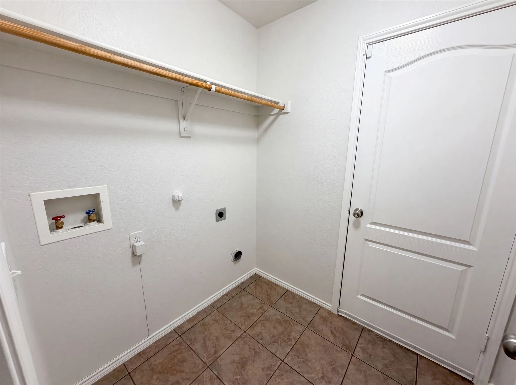 Single Family Residence For Sale in Ellis County , 1618 Hillside Drive, Waxahachie, Texas 75165, 3 Bedroom, 2 Bathroom, 2 Garage spaces, 1,701 Sqft, built in 2007, mls#21310115, Real Estate Agent in Waxahachie, Homes For Sale in Ellis county, Homes For Sale in Waxahachie, Realtor in Waxahachie Texas, Real Estate Brokerage Independent Realty Texas, Luminita Cordes Realtor