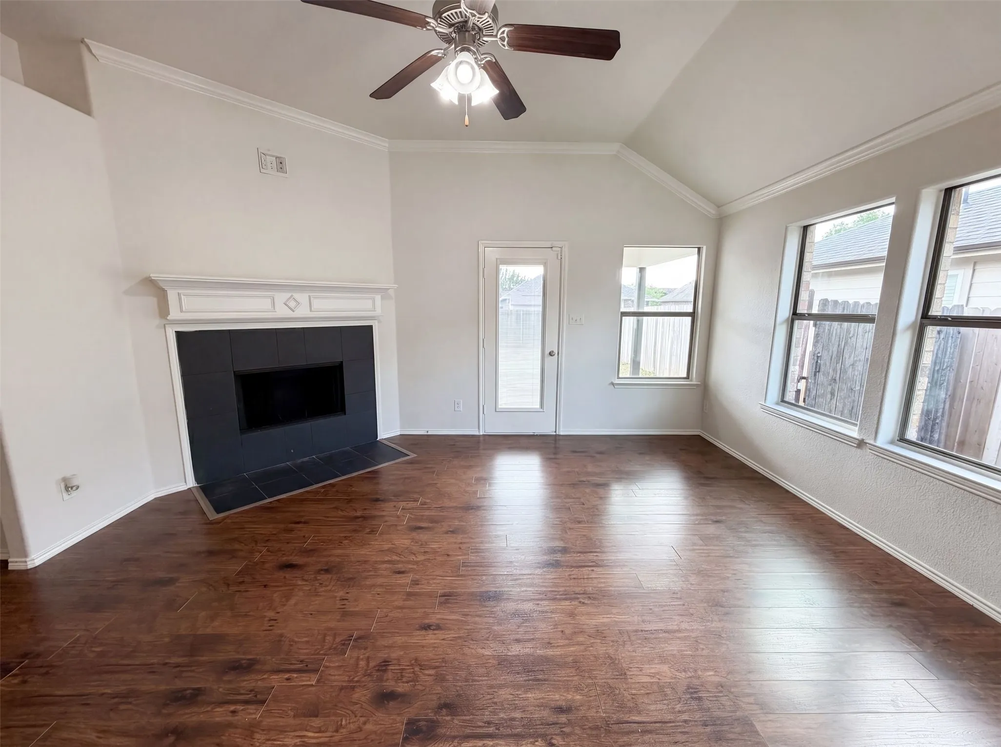 Single Family Residence For Sale in Ellis County , 1618 Hillside Drive, Waxahachie, Texas 75165, 3 Bedroom, 2 Bathroom, 2 Garage spaces, 1,701 Sqft, built in 2007, mls#21310115, Real Estate Agent in Waxahachie, Homes For Sale in Ellis county, Homes For Sale in Waxahachie, Realtor in Waxahachie Texas, Real Estate Brokerage Independent Realty Texas, Luminita Cordes Realtor