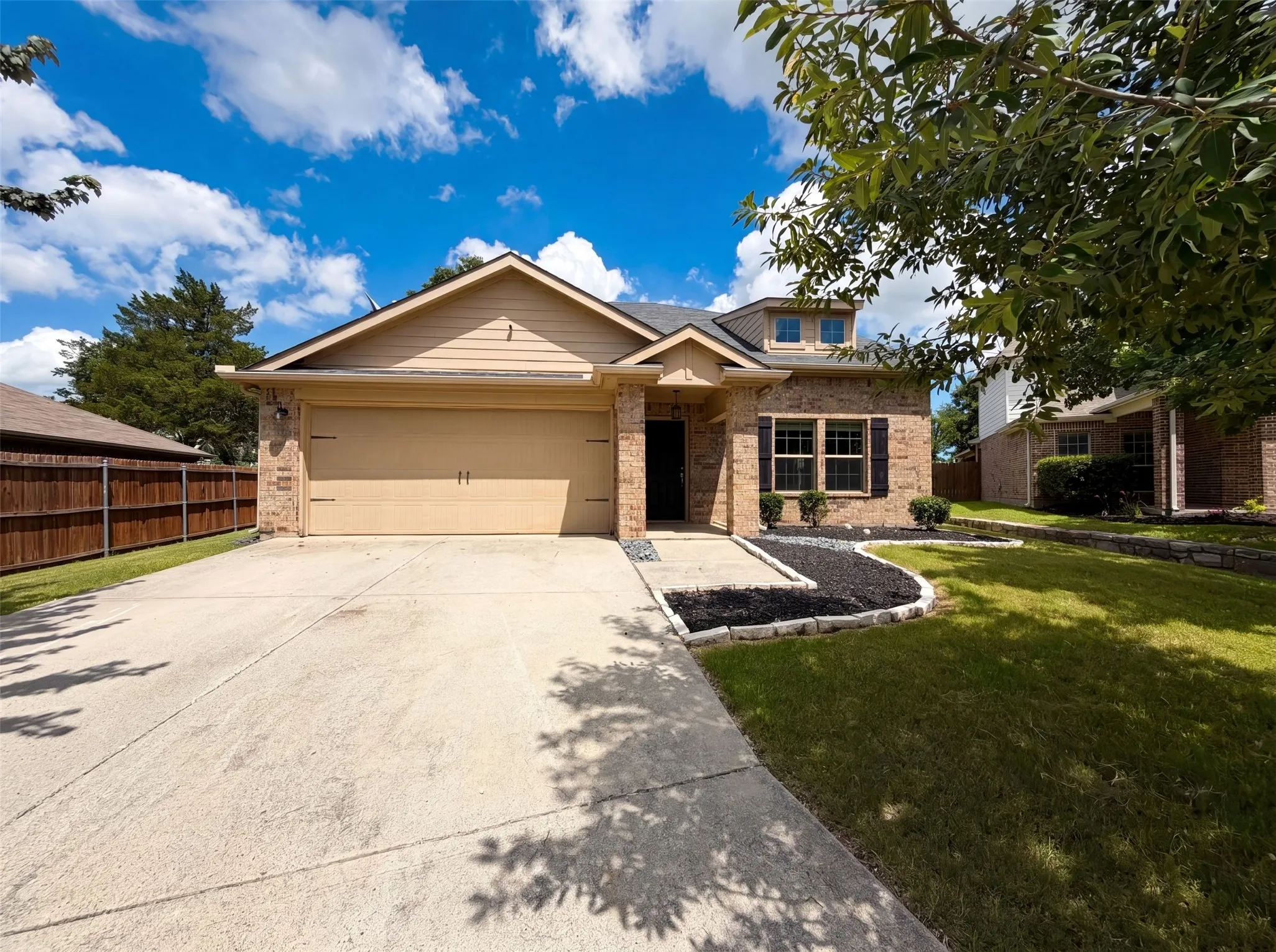 Single Family Residence For Sale in Collin County , 1404 Claire Lane, Royse City, Texas 75189, 4 Bedroom, 3 Bathroom, 2 Garage spaces, 2,119 Sqft, built in 2014, mls#21310119, Real Estate Agent in Royse City, Homes For Sale in Collin county, Homes For Sale in Royse City, Realtor in Royse City Texas, Real Estate Brokerage Independent Realty Texas, Luminita Cordes Realtor