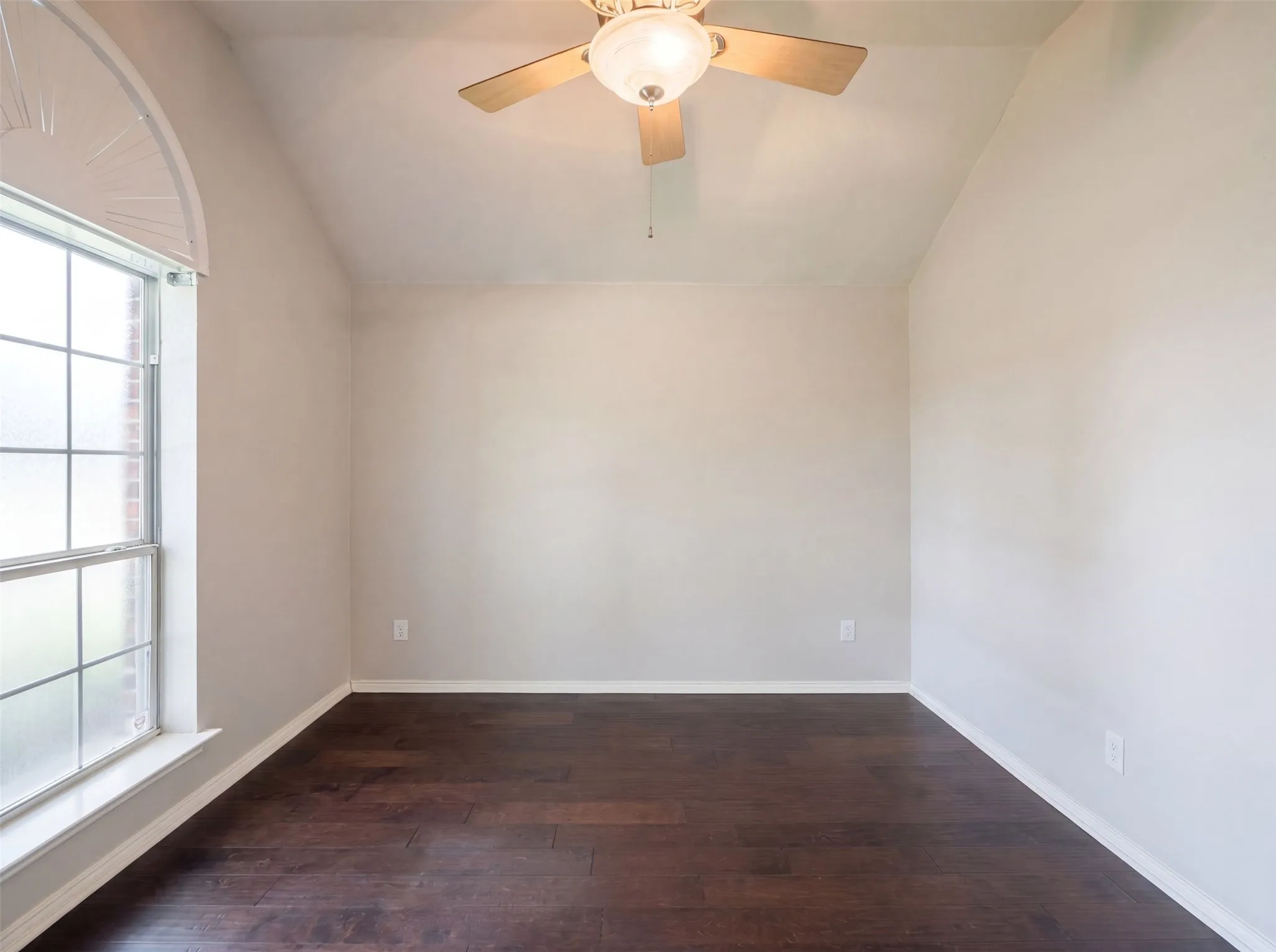 Single Family Residence For Sale in Denton County , 1441 Forest Oaks Court, Frisco, Texas 75036, 3 Bedroom, 2 Bathroom, 2 Garage spaces, 1,740 Sqft, built in 2000, mls#21310124, Real Estate Agent in Frisco, Homes For Sale in Denton county, Homes For Sale in Frisco, Realtor in Frisco Texas, Real Estate Brokerage Independent Realty Texas, Luminita Cordes Realtor
