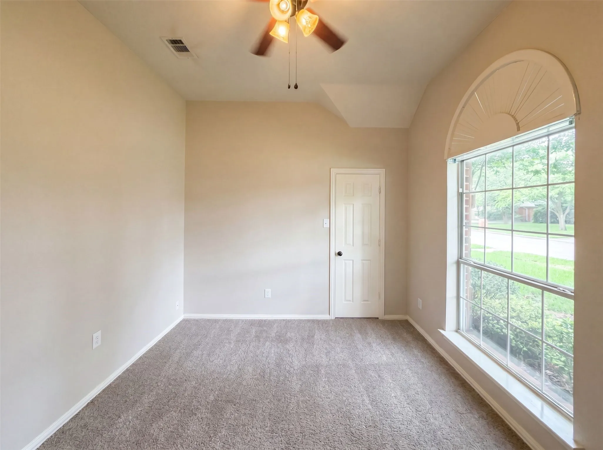 Single Family Residence For Sale in Denton County , 1441 Forest Oaks Court, Frisco, Texas 75036, 3 Bedroom, 2 Bathroom, 2 Garage spaces, 1,740 Sqft, built in 2000, mls#21310124, Real Estate Agent in Frisco, Homes For Sale in Denton county, Homes For Sale in Frisco, Realtor in Frisco Texas, Real Estate Brokerage Independent Realty Texas, Luminita Cordes Realtor