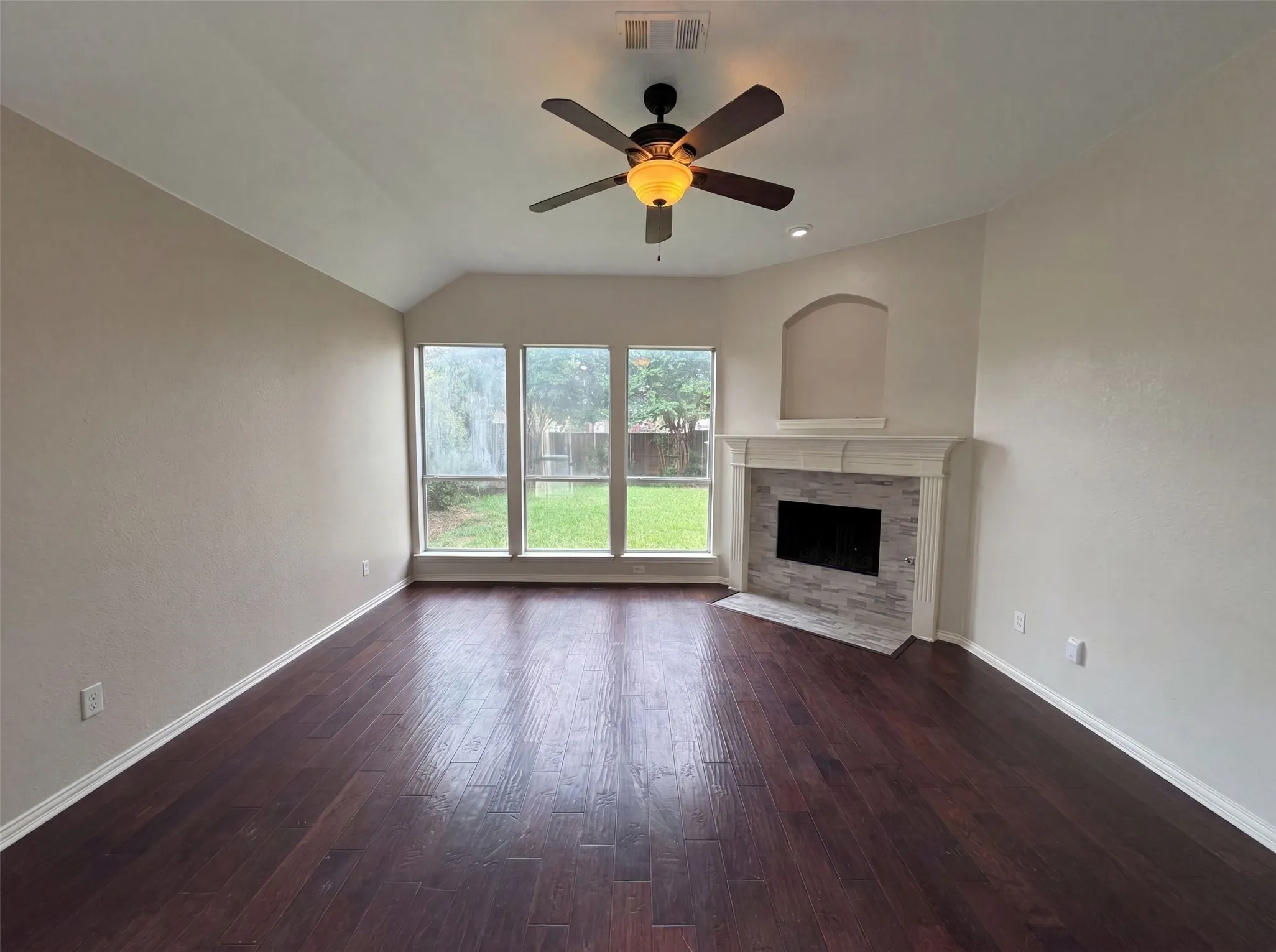 Single Family Residence For Sale in Denton County , 1441 Forest Oaks Court, Frisco, Texas 75036, 3 Bedroom, 2 Bathroom, 2 Garage spaces, 1,740 Sqft, built in 2000, mls#21310124, Real Estate Agent in Frisco, Homes For Sale in Denton county, Homes For Sale in Frisco, Realtor in Frisco Texas, Real Estate Brokerage Independent Realty Texas, Luminita Cordes Realtor