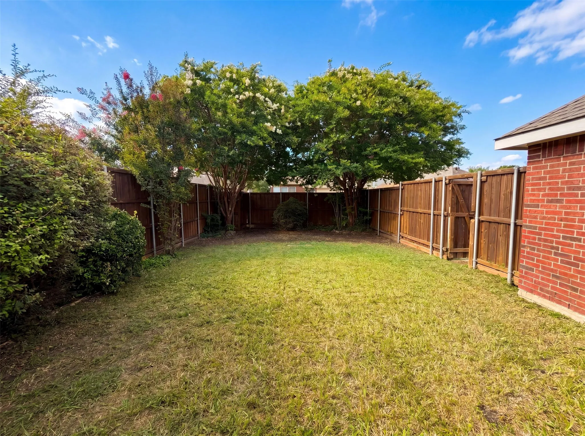 Single Family Residence For Sale in Denton County , 1441 Forest Oaks Court, Frisco, Texas 75036, 3 Bedroom, 2 Bathroom, 2 Garage spaces, 1,740 Sqft, built in 2000, mls#21310124, Real Estate Agent in Frisco, Homes For Sale in Denton county, Homes For Sale in Frisco, Realtor in Frisco Texas, Real Estate Brokerage Independent Realty Texas, Luminita Cordes Realtor